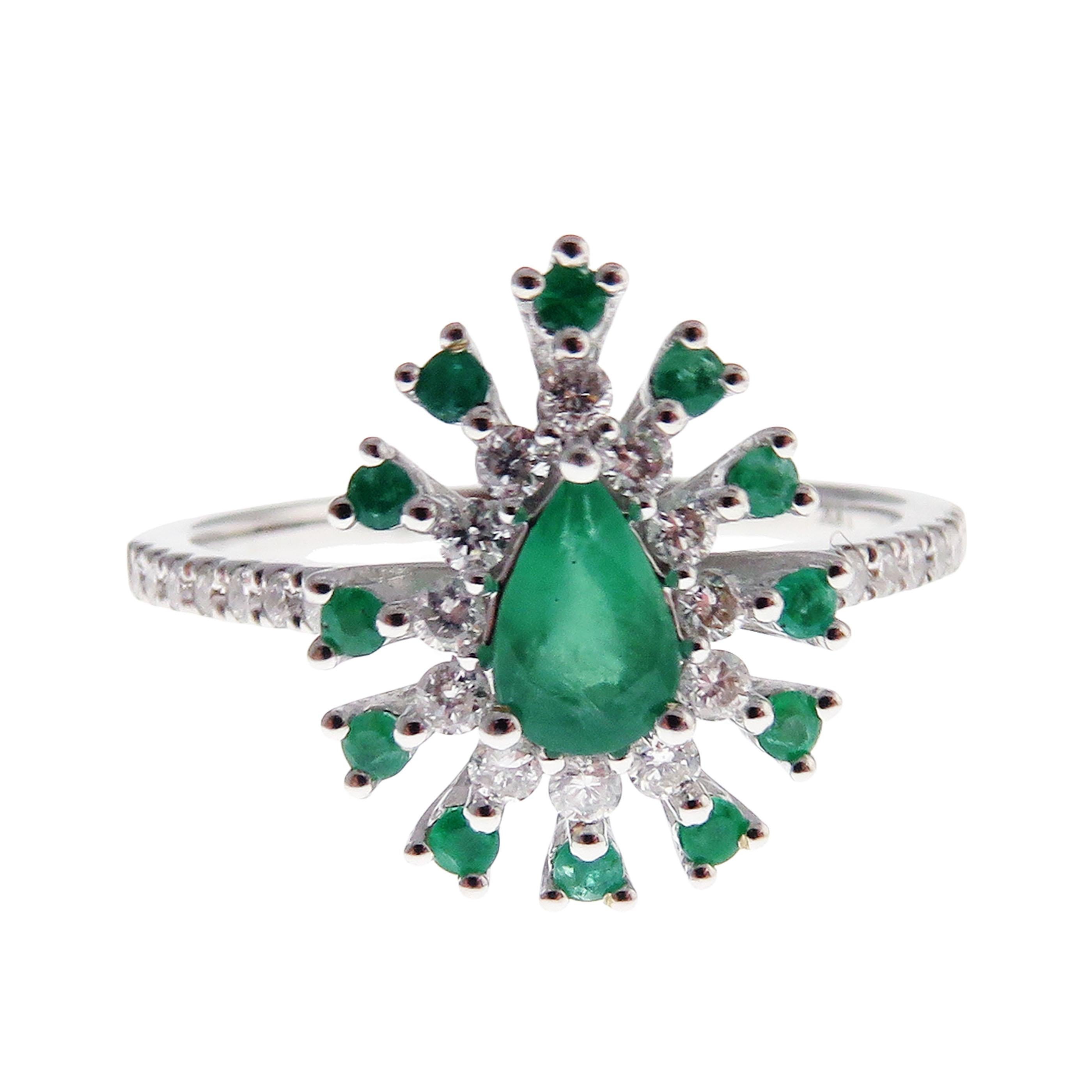 18 Karat White Gold Diamond Emerald Pear Stud Earring Ring Pendant Set 2