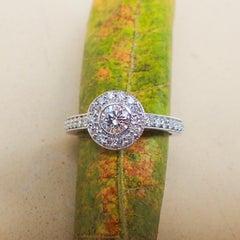 18 Karat White Gold Diamond Engagement Ring 0.78 Carat G VS1 Round Brilliant Cut
