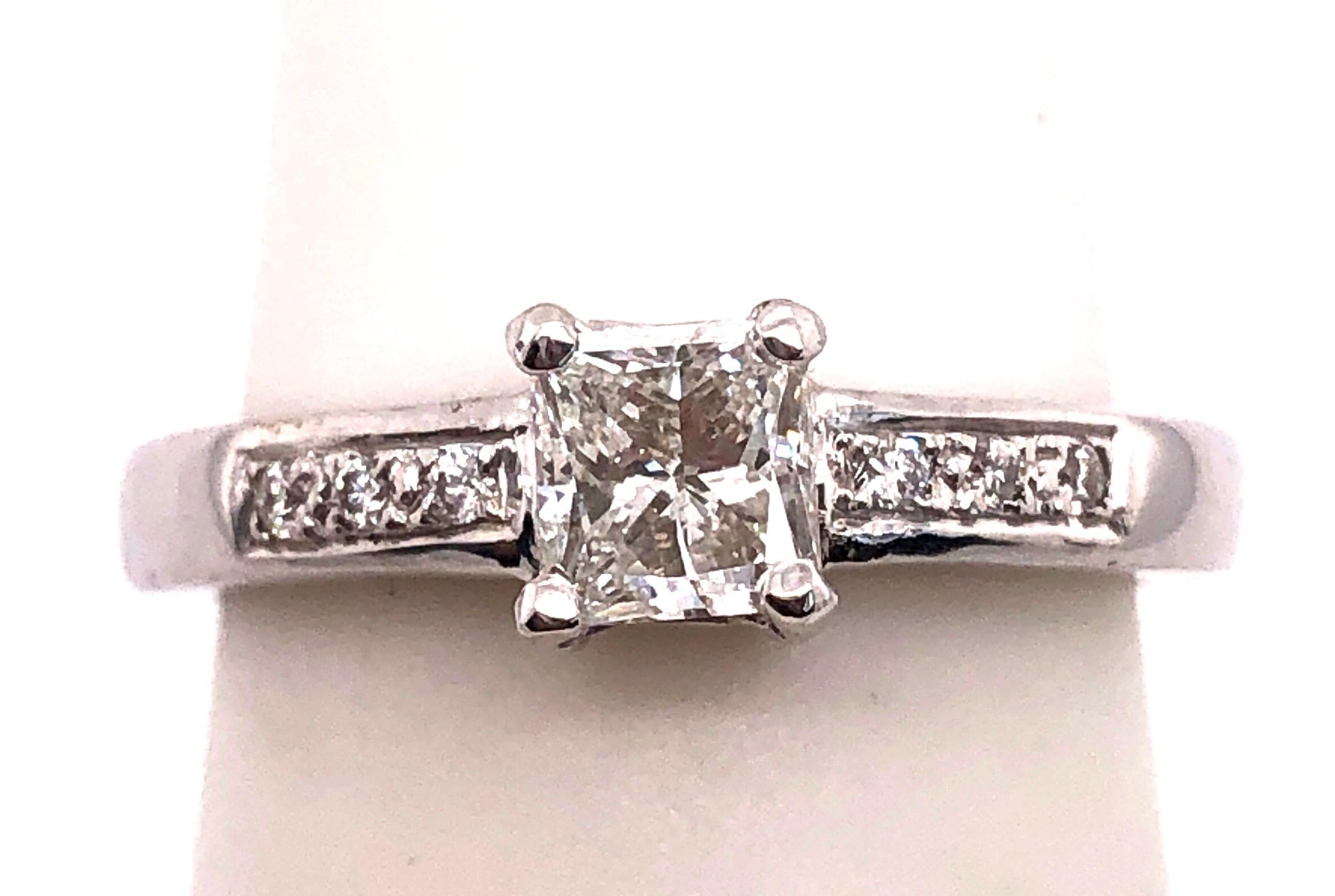 18 Karat White Gold Diamond Engagement Ring 0.80 Total Diamond Weight .
Size 5.25 
3.04 grams total weight.