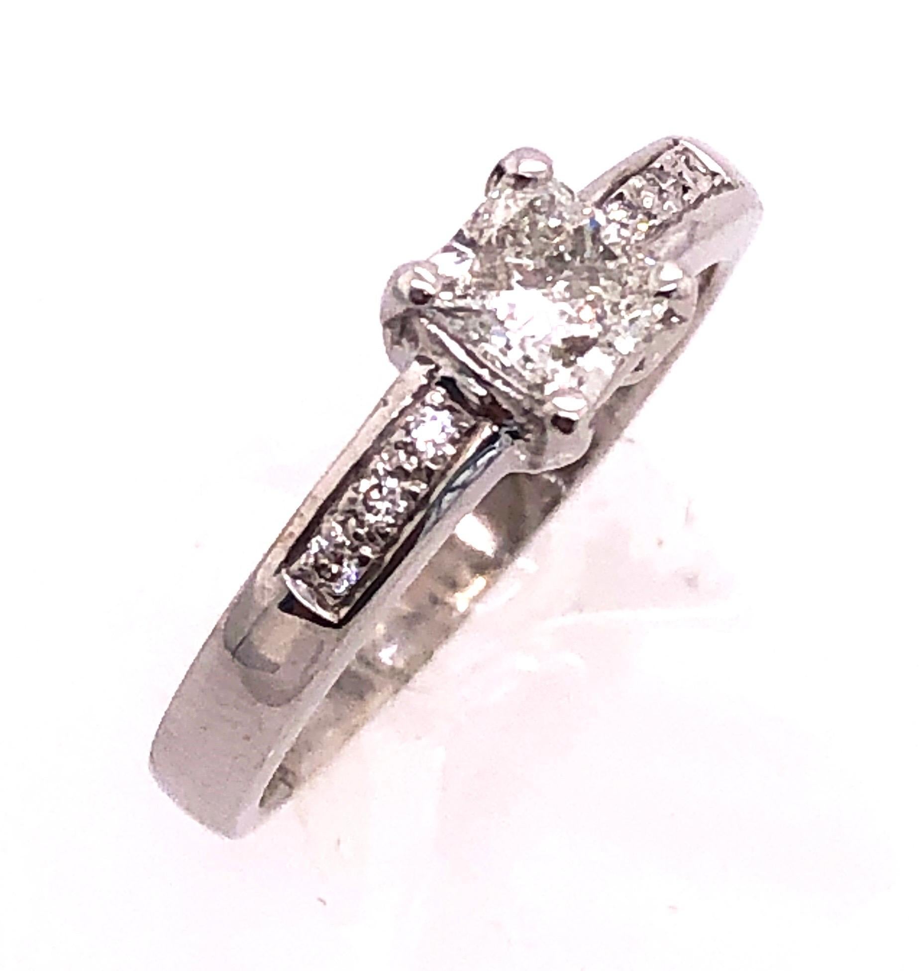 Modern 18 Karat White Gold Diamond Engagement Ring 0.80 Total Diamond Weight For Sale