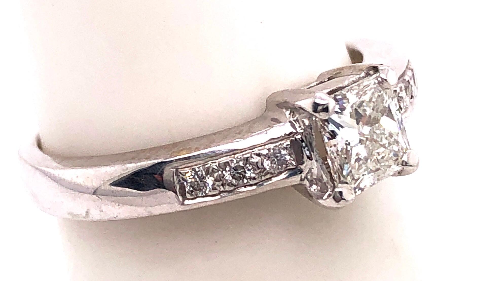 18 Karat White Gold Diamond Engagement Ring 0.80 Total Diamond Weight In Good Condition For Sale In Stamford, CT