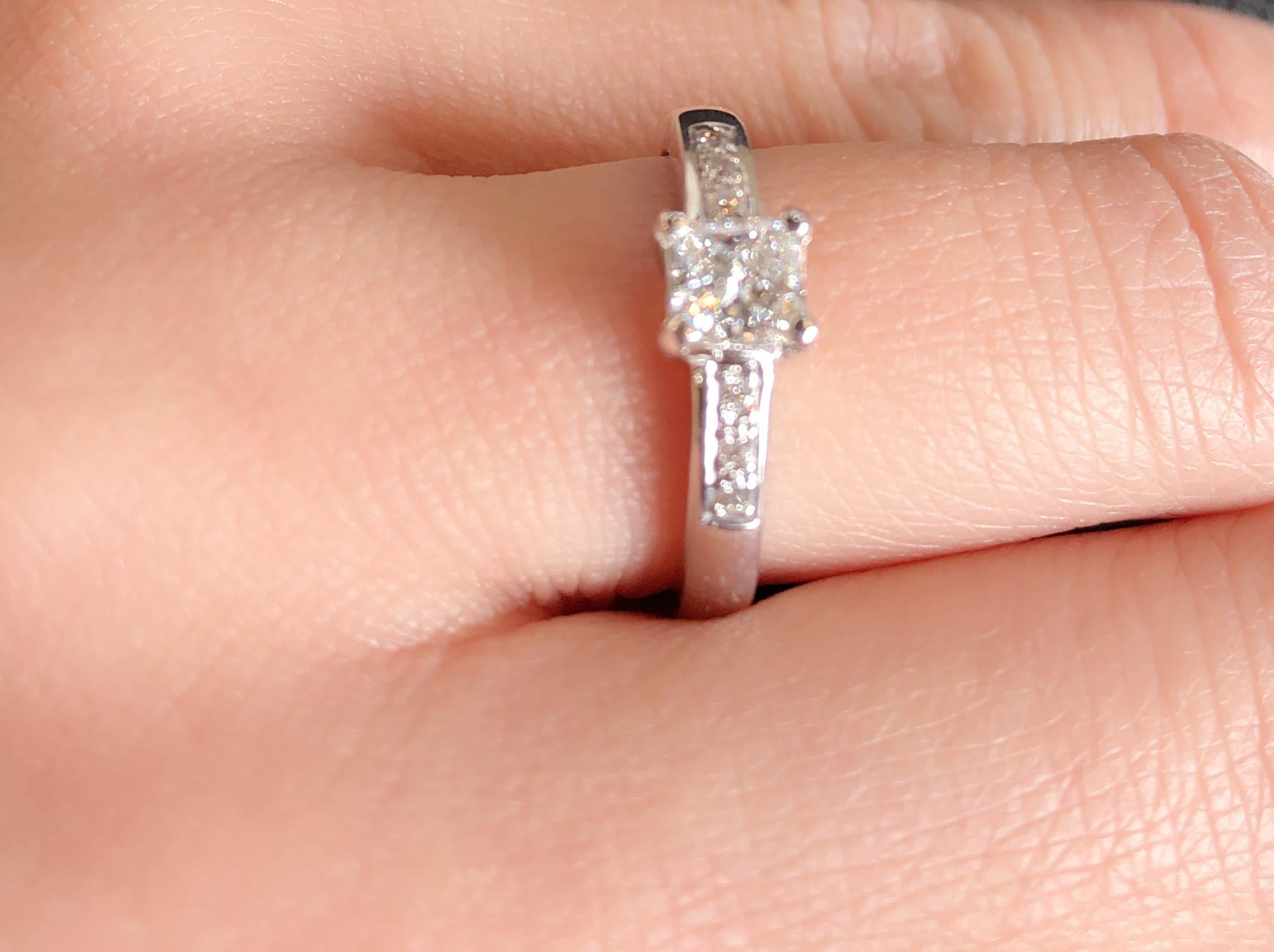 18 Karat White Gold Diamond Engagement Ring 0.80 Total Diamond Weight For Sale 3