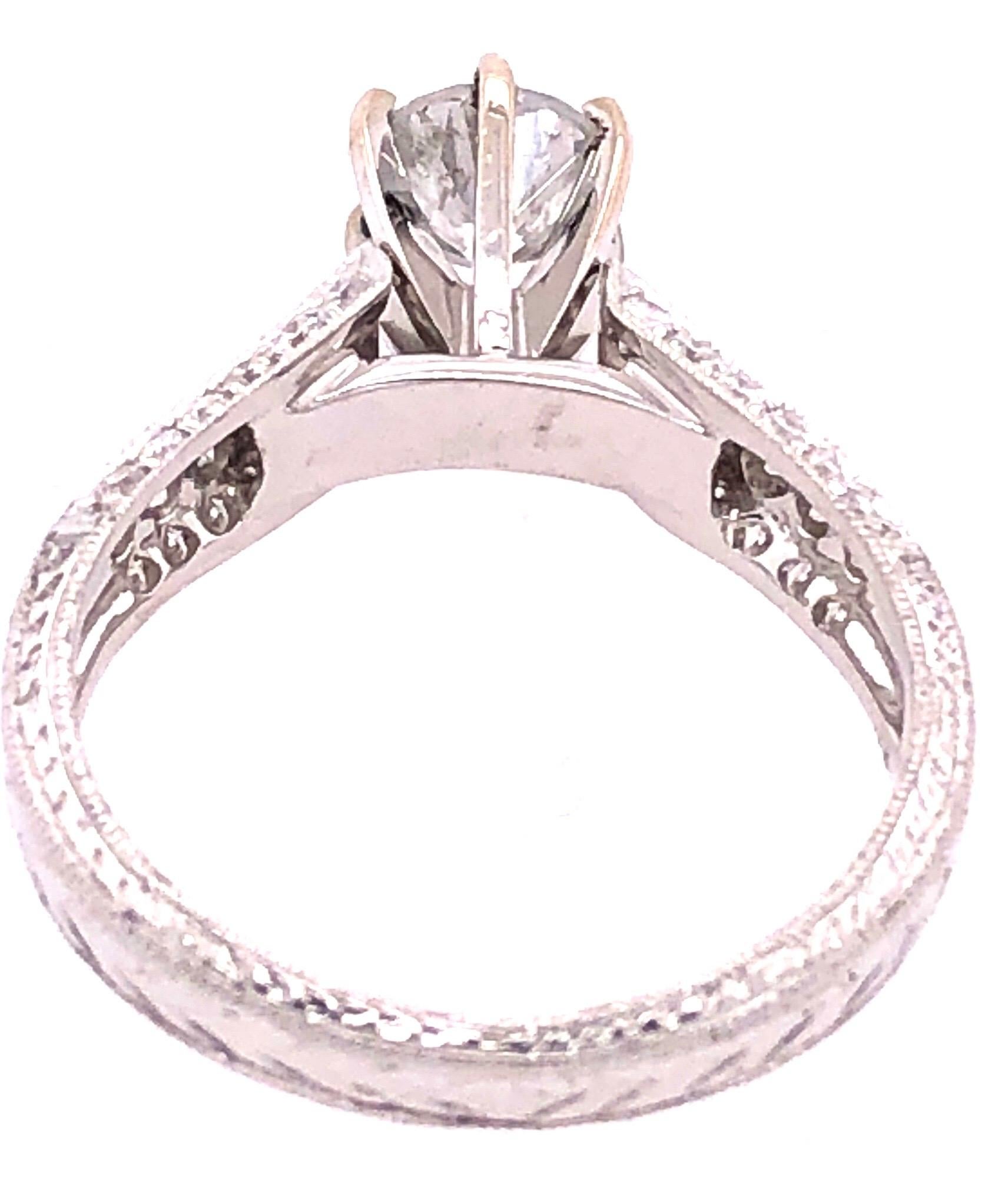 18 Karat Weißgold Diamant-Verlobungsring mit 1,40 Gesamtdiamantgewicht im Zustand „Gut“ im Angebot in Stamford, CT
