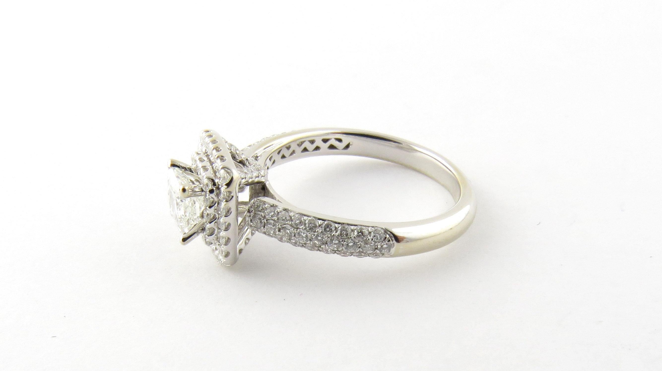 18 Karat White Gold Diamond Engagement Ring In Excellent Condition In Washington Depot, CT