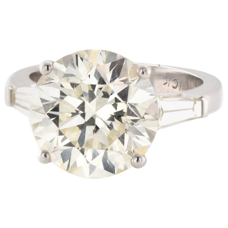 18 Karat White Gold Diamond Engagement Ring For Sale at 1stDibs