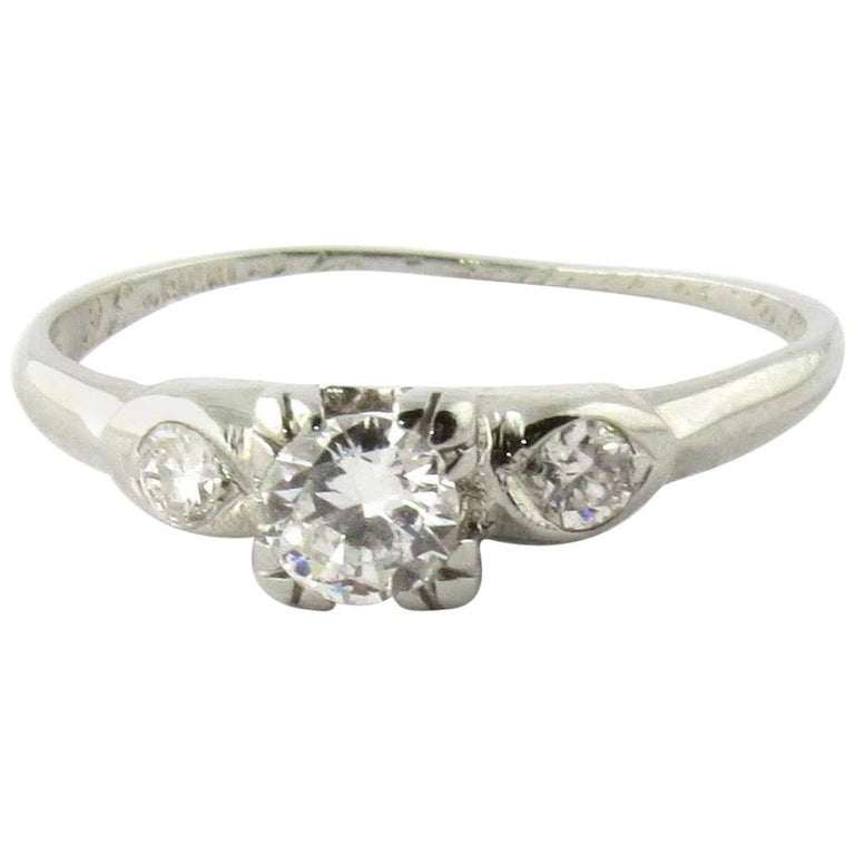 18 Karat White Gold Diamond Engagement Ring For Sale at 1stDibs