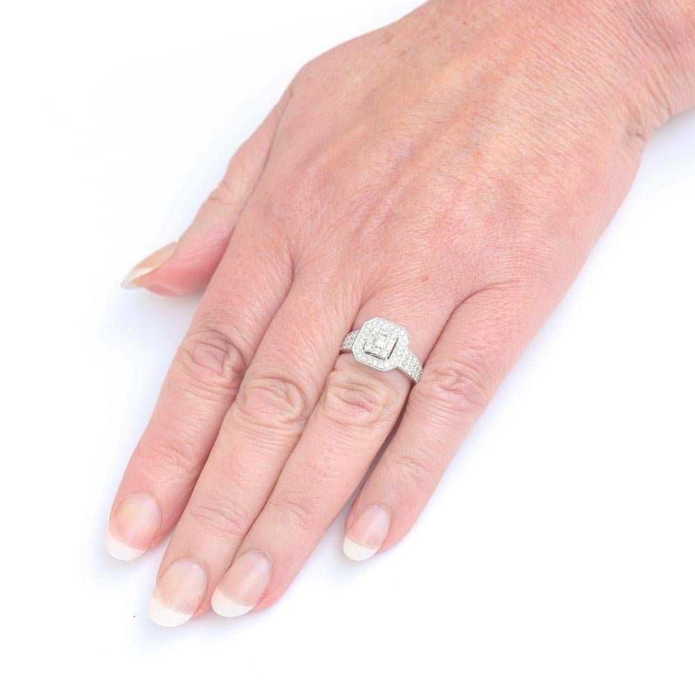 1.32 Carat Diamond 18 Karat White Gold Modern Engagement Ring 4