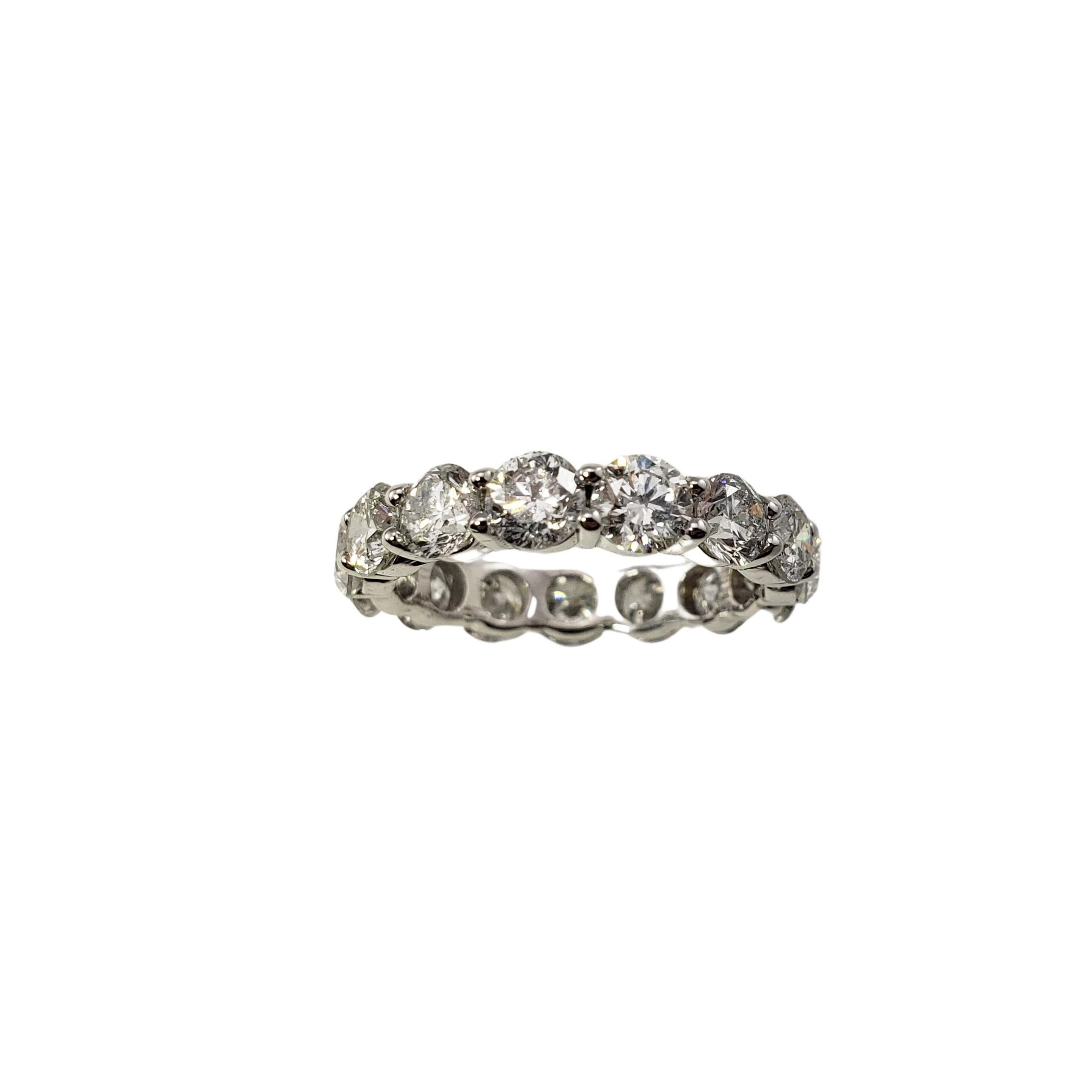 Vintage 18 Karat White Gold Diamond Eternity Band Ring Size 6-

This sparkling eternity band features 15 round brilliant cut diamonds set in classic 18K white gold.  Width:  4 mm.

Approximate total diamond weight:   3.25 ct.

Diamond color:
