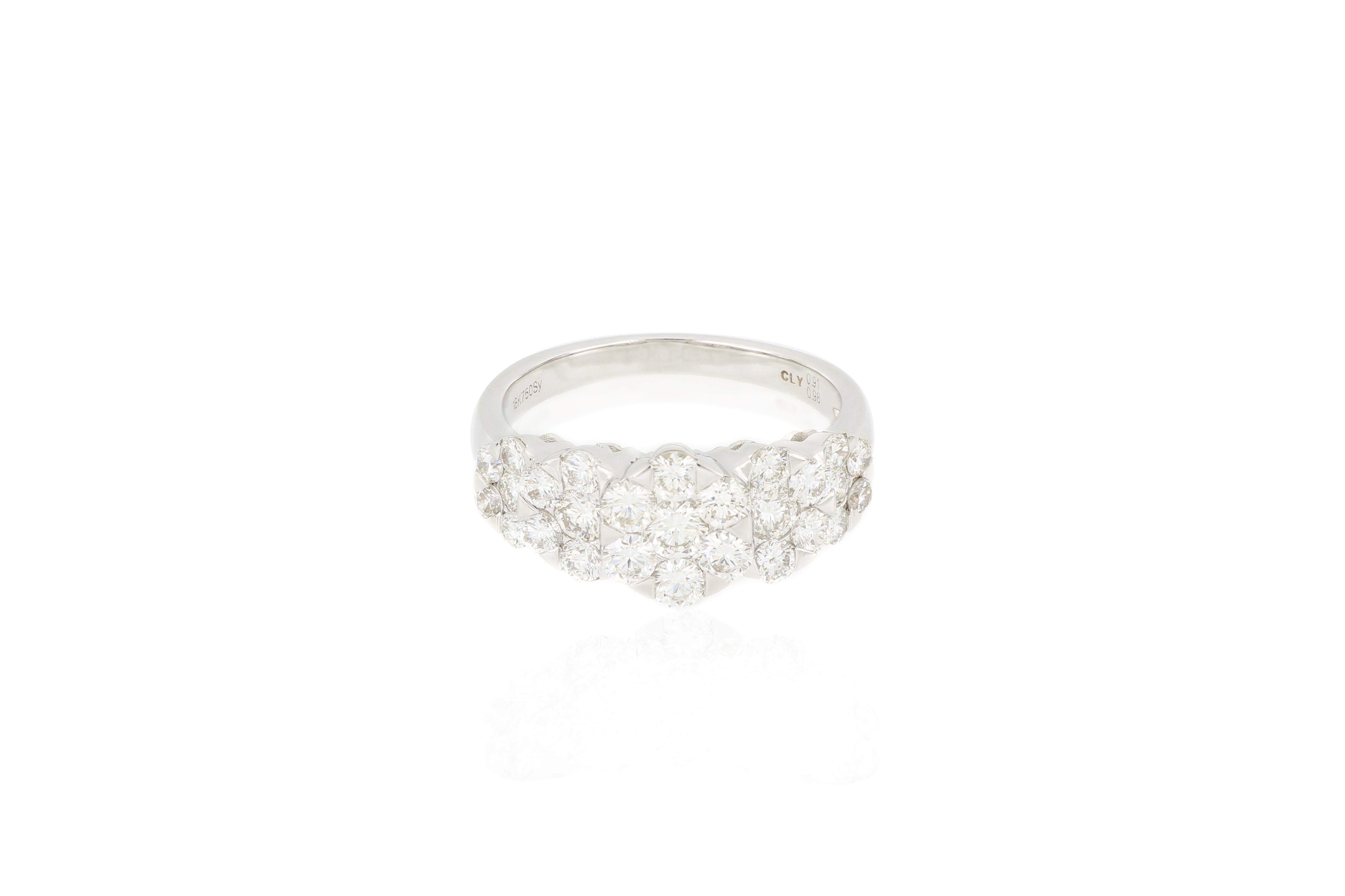 A stylish diamond ring, composed of clusters of brilliant-cut diamonds weighing 1.89 carats, mounted in 18 karat white gold. A very beautiful ring which can be worn for any occasion.
O’Che 1867 is renowned for its high jewellery collections with