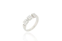 18 Karat White Gold Diamond Ring
