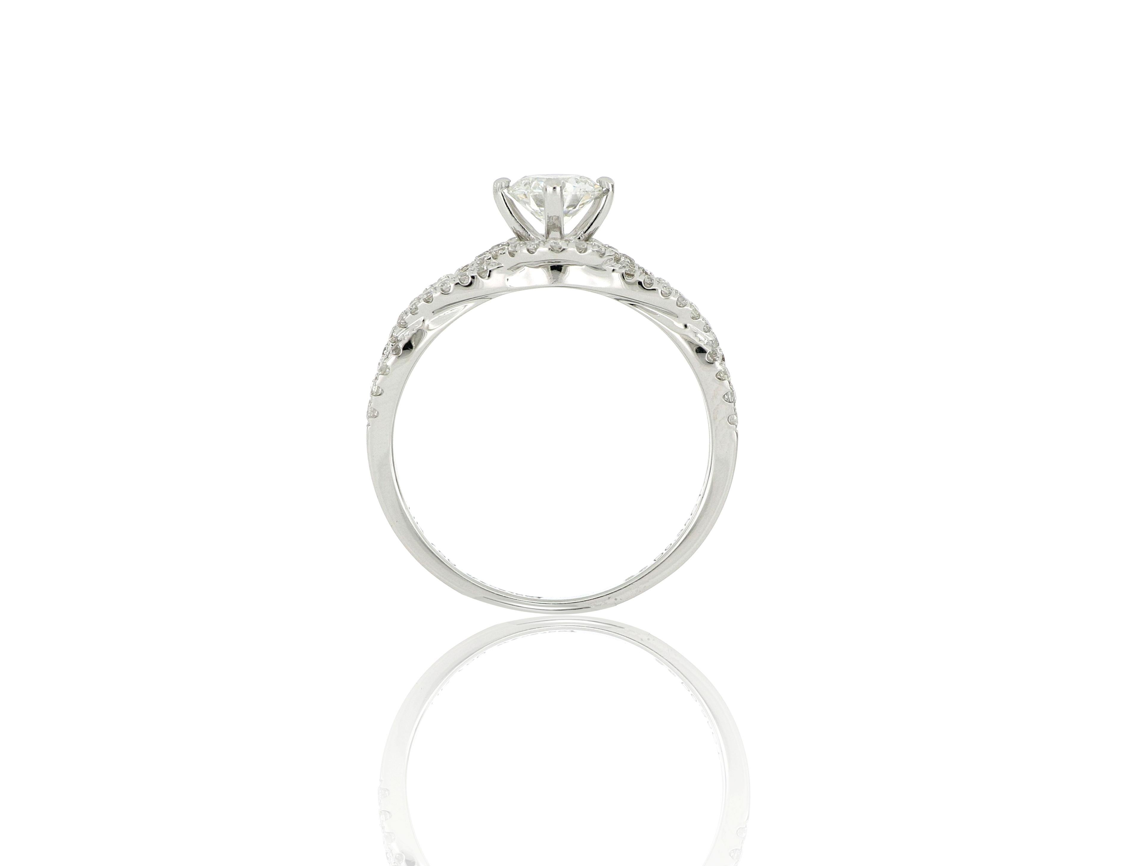 Contemporary 18 Karat White Gold Diamond Fashion Ring For Sale