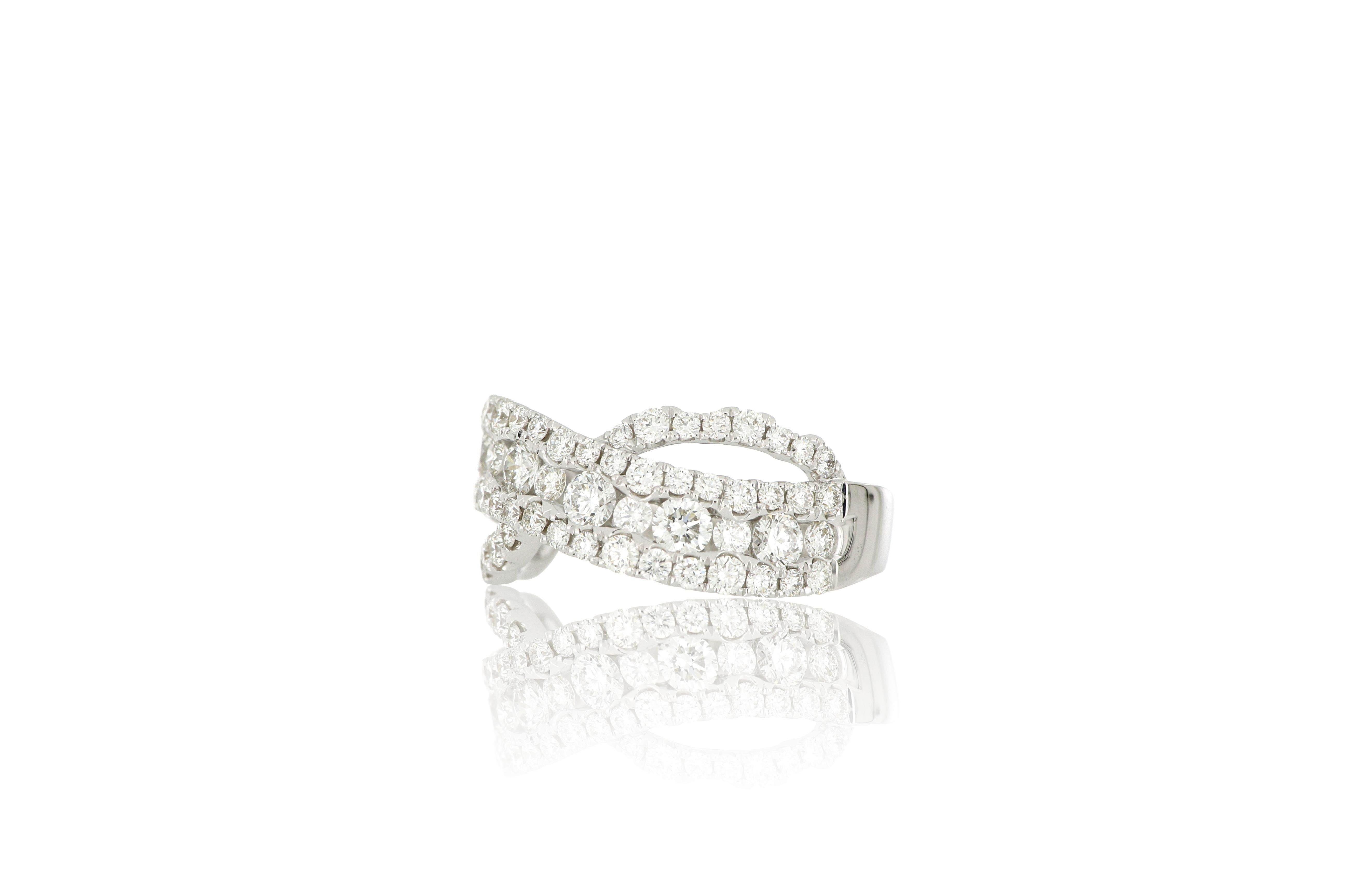 Brilliant Cut 18 Karat White Gold Diamond Fashion Ring For Sale