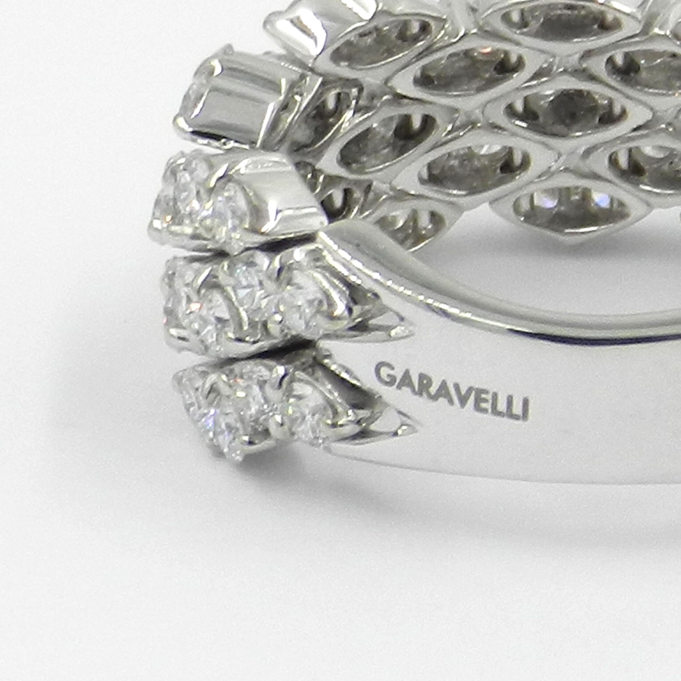 Contemporary 18 Karat White Gold Diamond Flexible Garavelli Ring