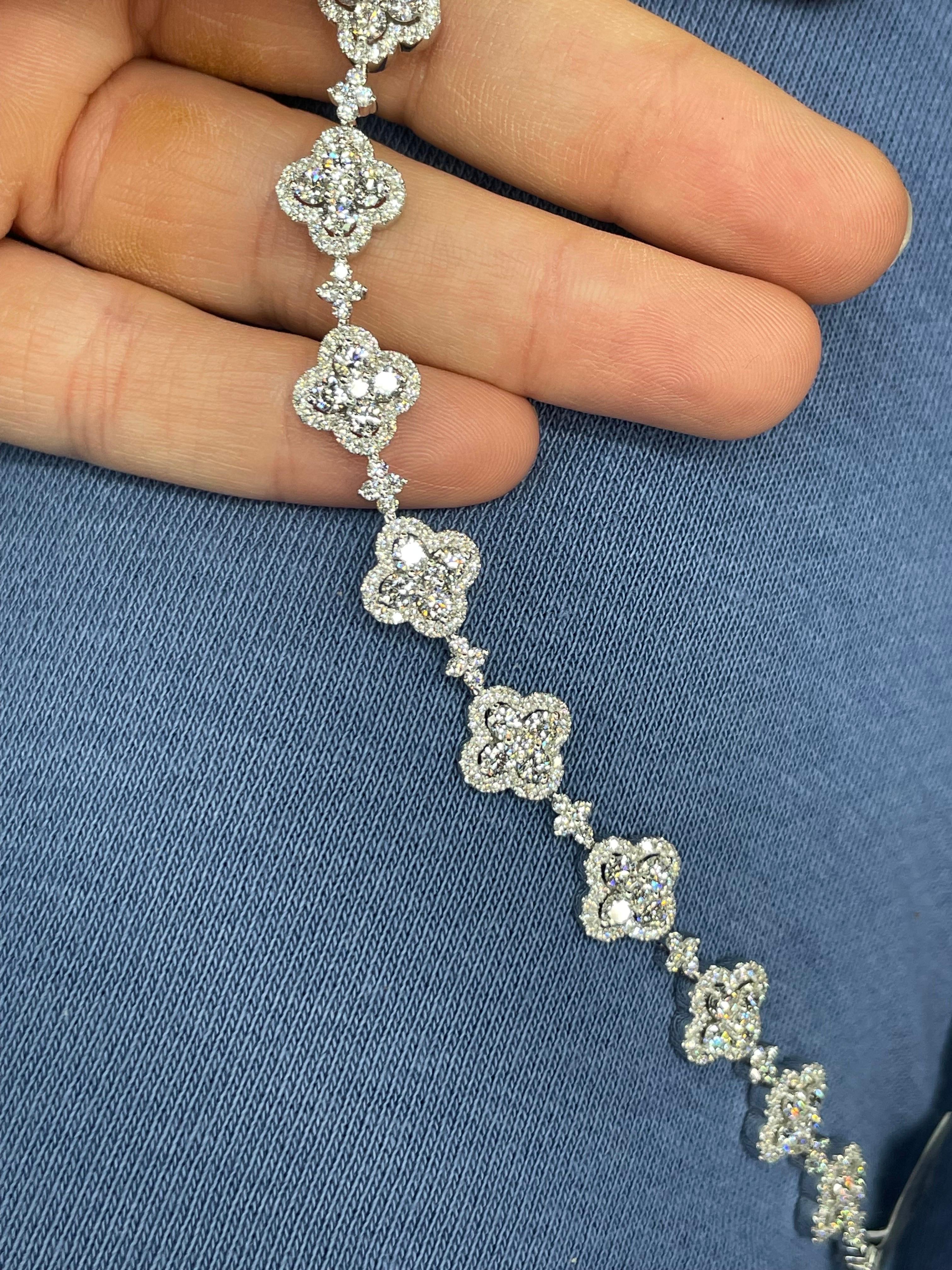 18 Karat White Gold Diamond Floral Tennis Bracelet 6.55 Carats 15 Grams In New Condition For Sale In New York, NY