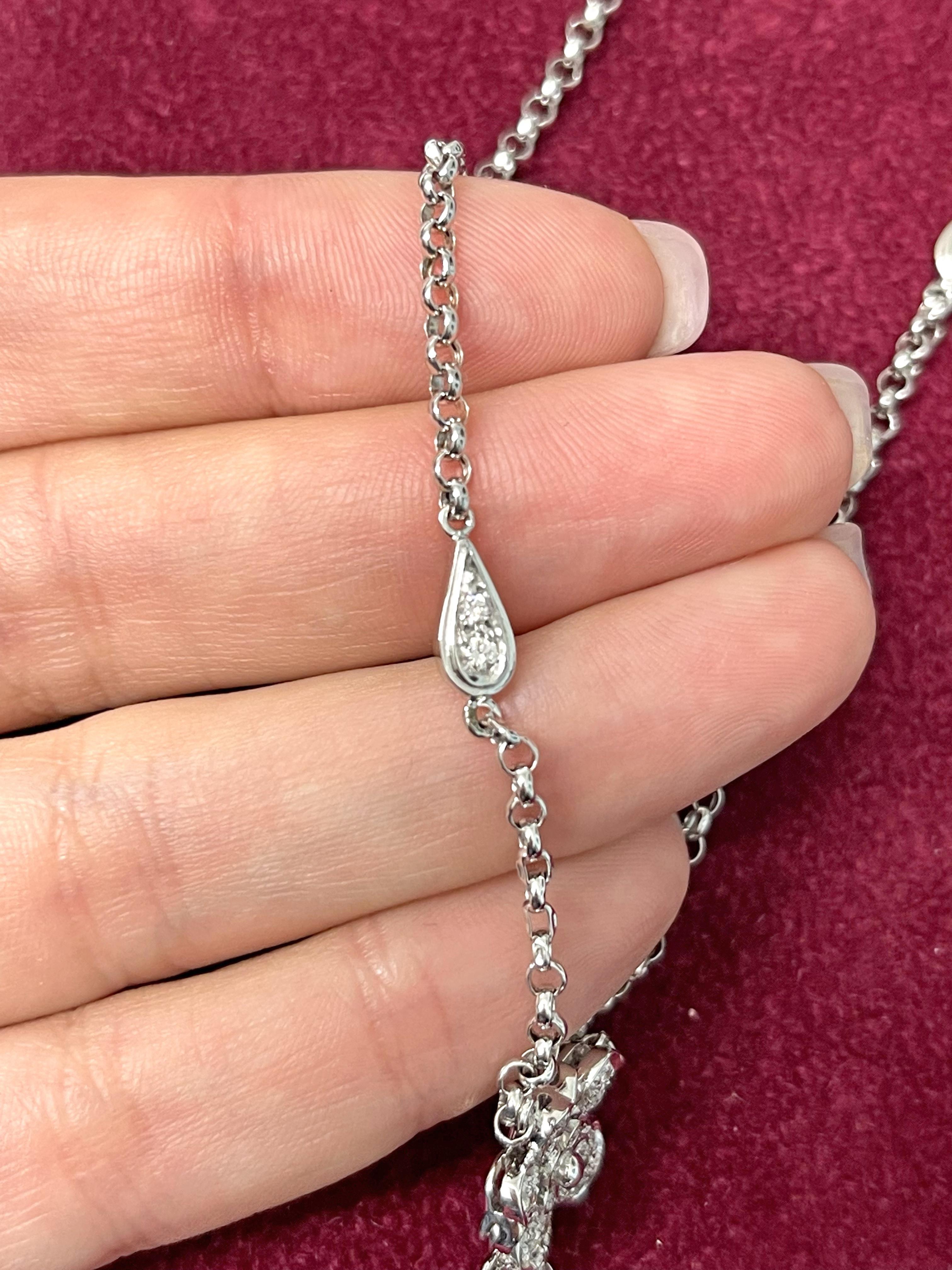 18 Karat White Gold Diamond Flower Pendant Necklace For Sale 5