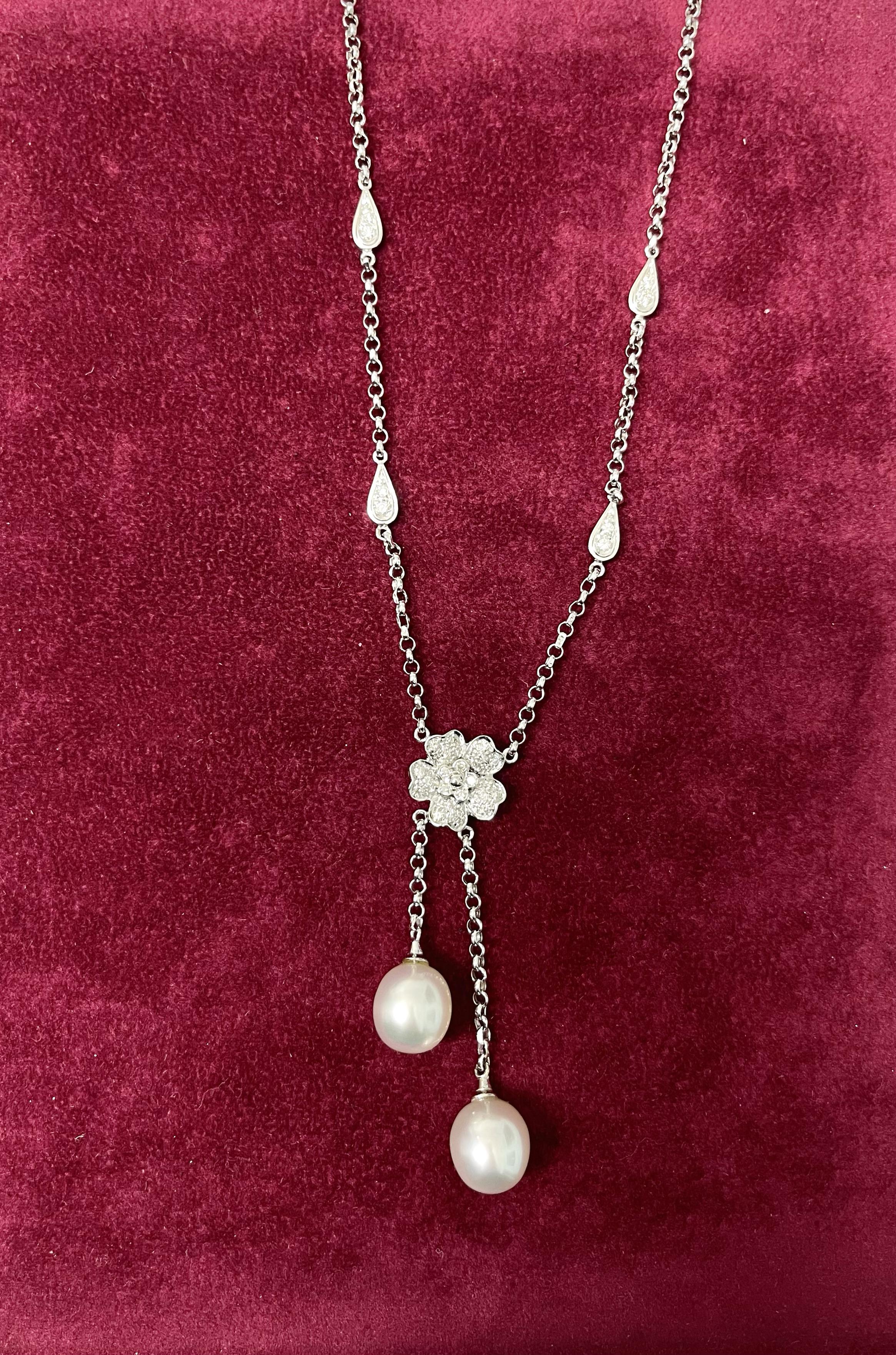 Halskette mit Blumenanhänger aus 18 Karat Weißgold mit Diamanten im Angebot 7