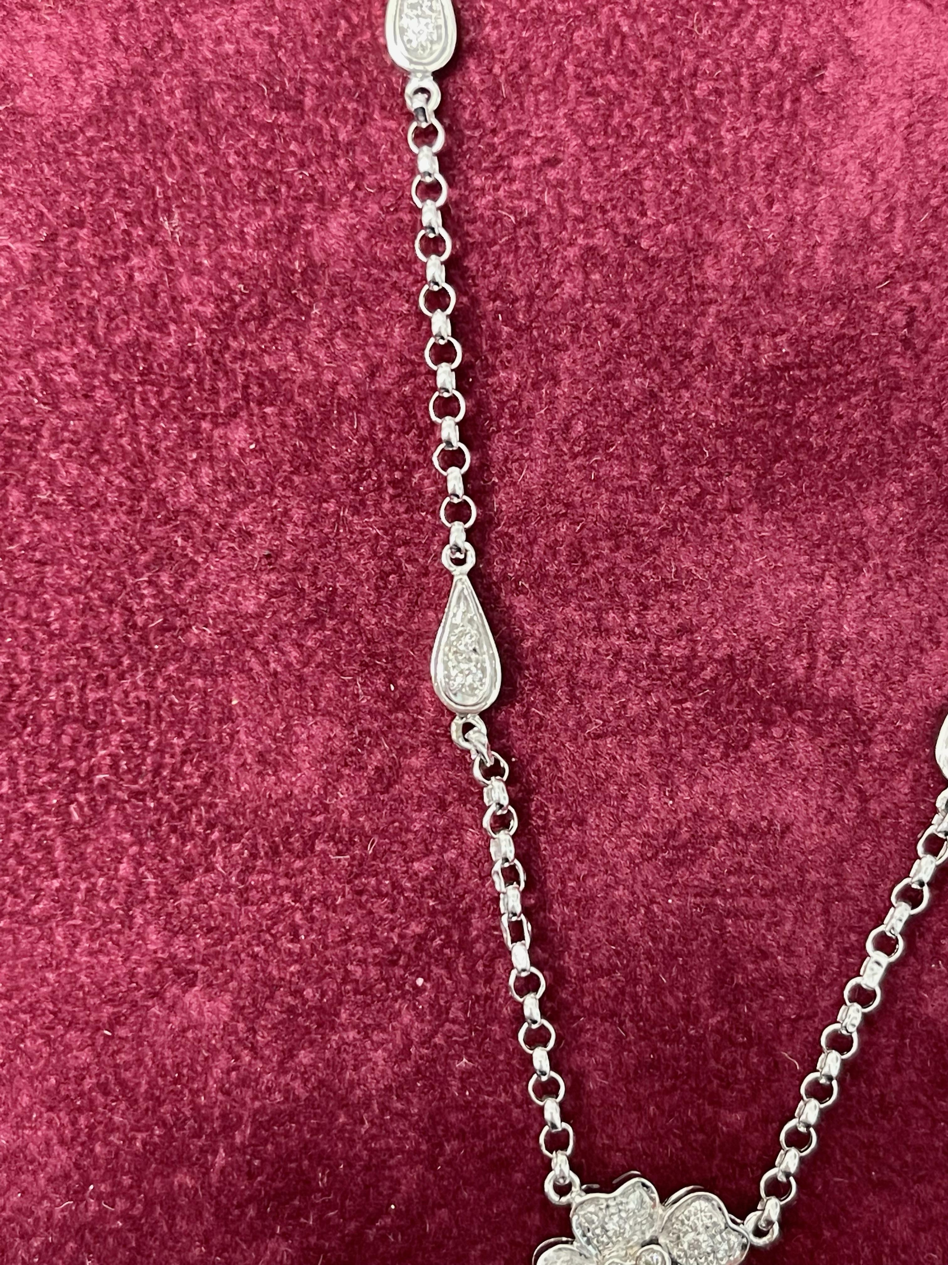 18 Karat White Gold Diamond Flower Pendant Necklace For Sale 8