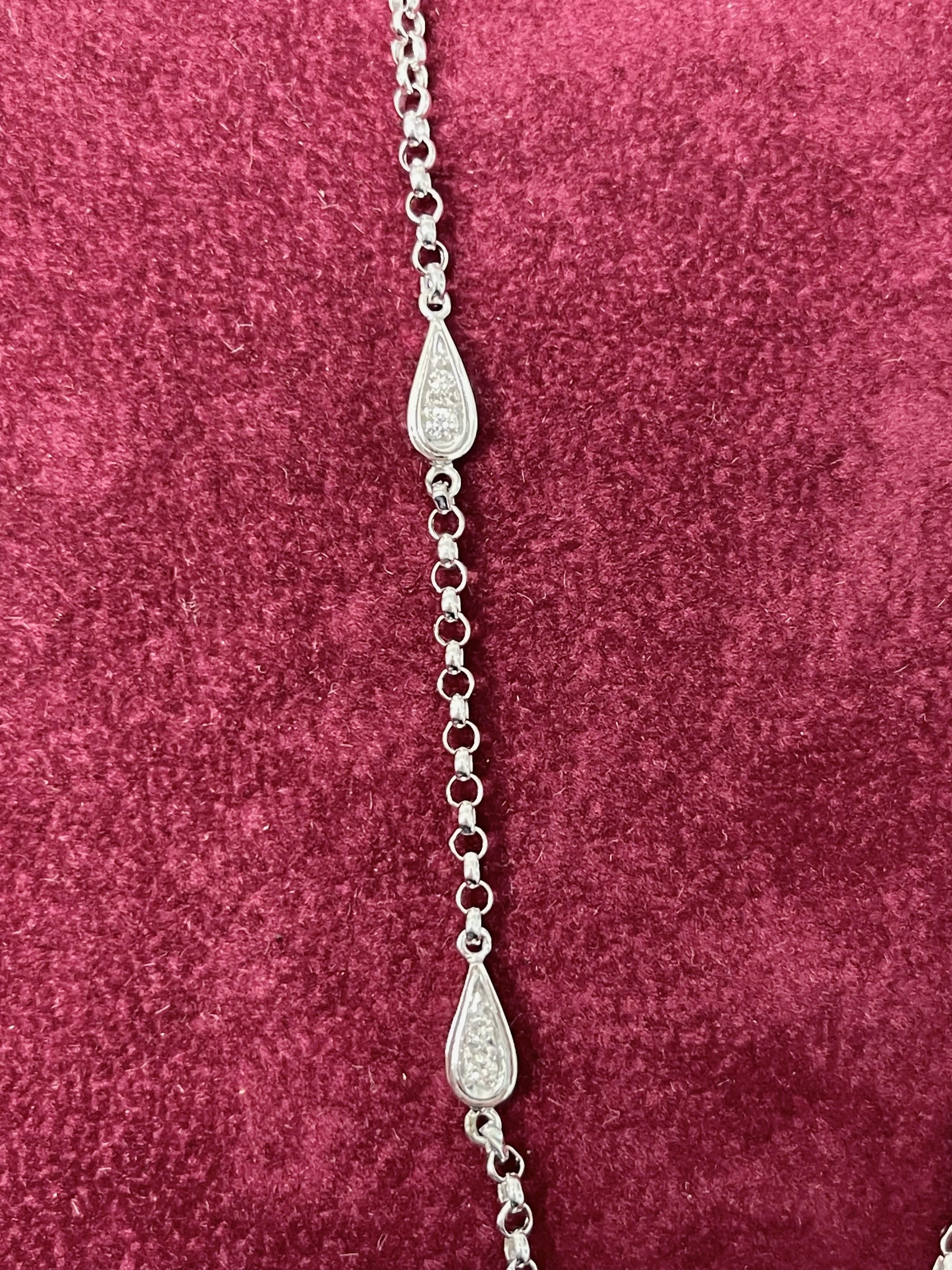 18 Karat White Gold Diamond Flower Pendant Necklace For Sale 3