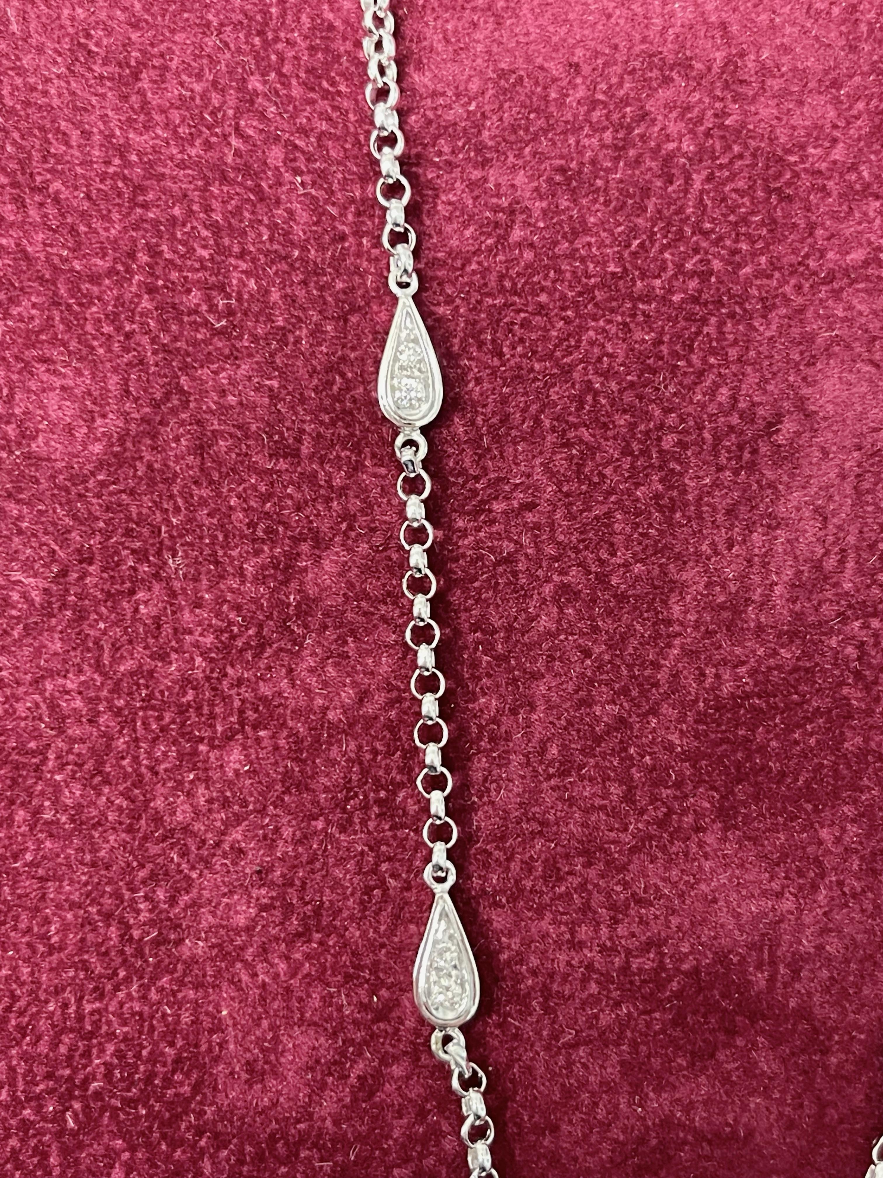 18 Karat White Gold Diamond Flower Pendant Necklace For Sale 3