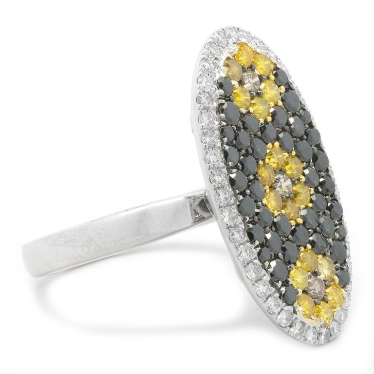 18 Karat White Gold Diamond Flower Ring For Sale at 1stDibs