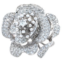 18 Karat White Gold Diamond Flower Ring