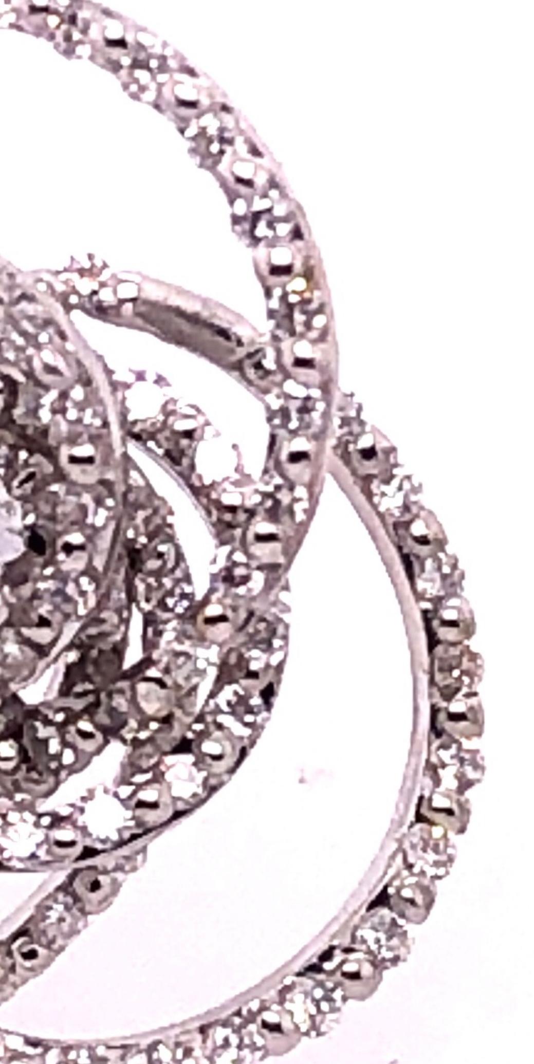 18 Karat Weißgold Diamant-Blumenwirbel-Ohrstecker von H2 bei Hammerman im Zustand „Gut“ im Angebot in Manhasset, NY