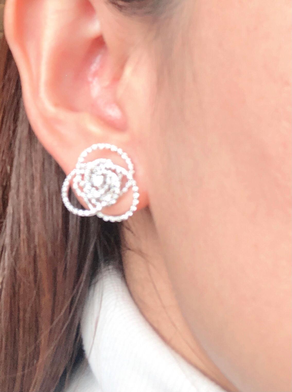 18 Karat White Gold Diamond Flower Swirl Stud Earrings by H2 at Hammerman For Sale 1