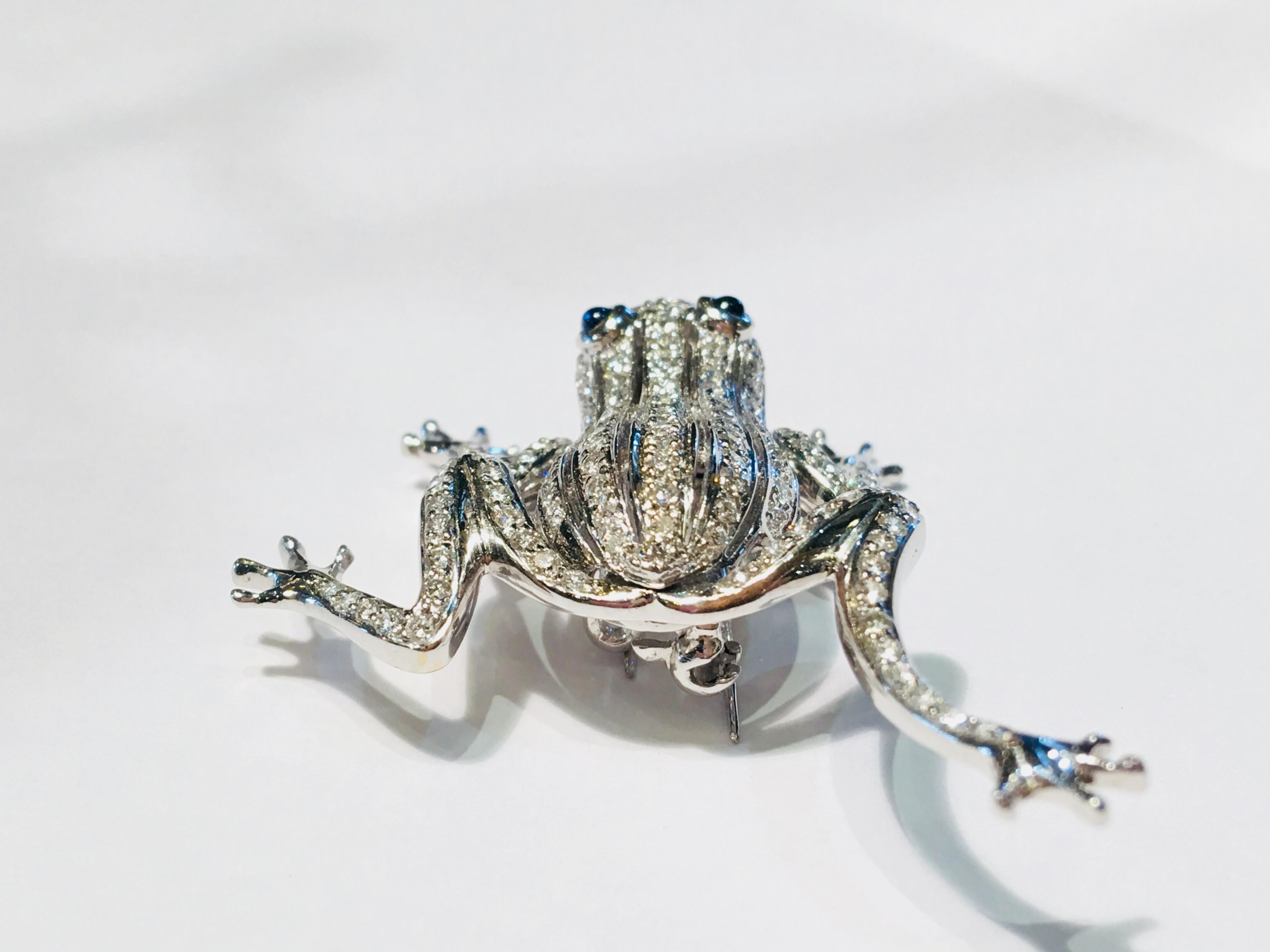 Contemporary 18 Karat White Gold Diamond Frog with Sapphire Cabochon Eyes Moving Limbs Brooch