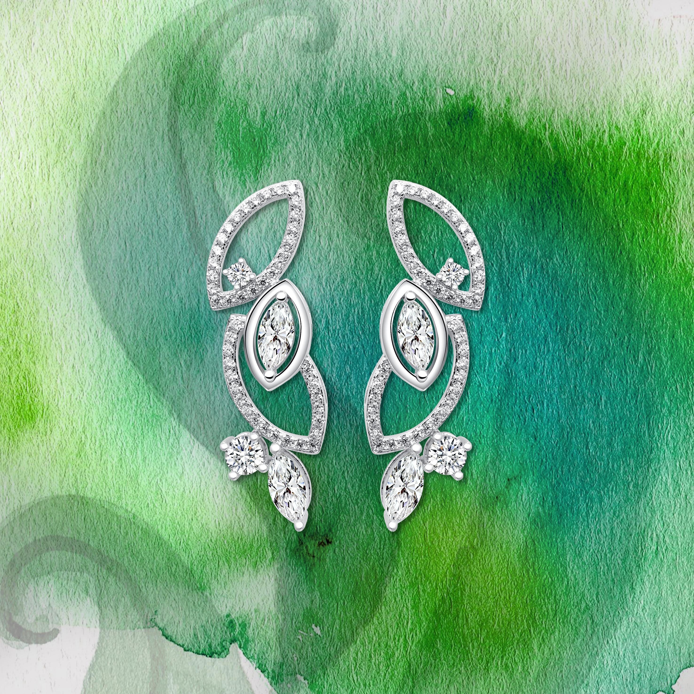 18 Karat White Gold Diamond Garden Earrings In New Condition For Sale In London, GB