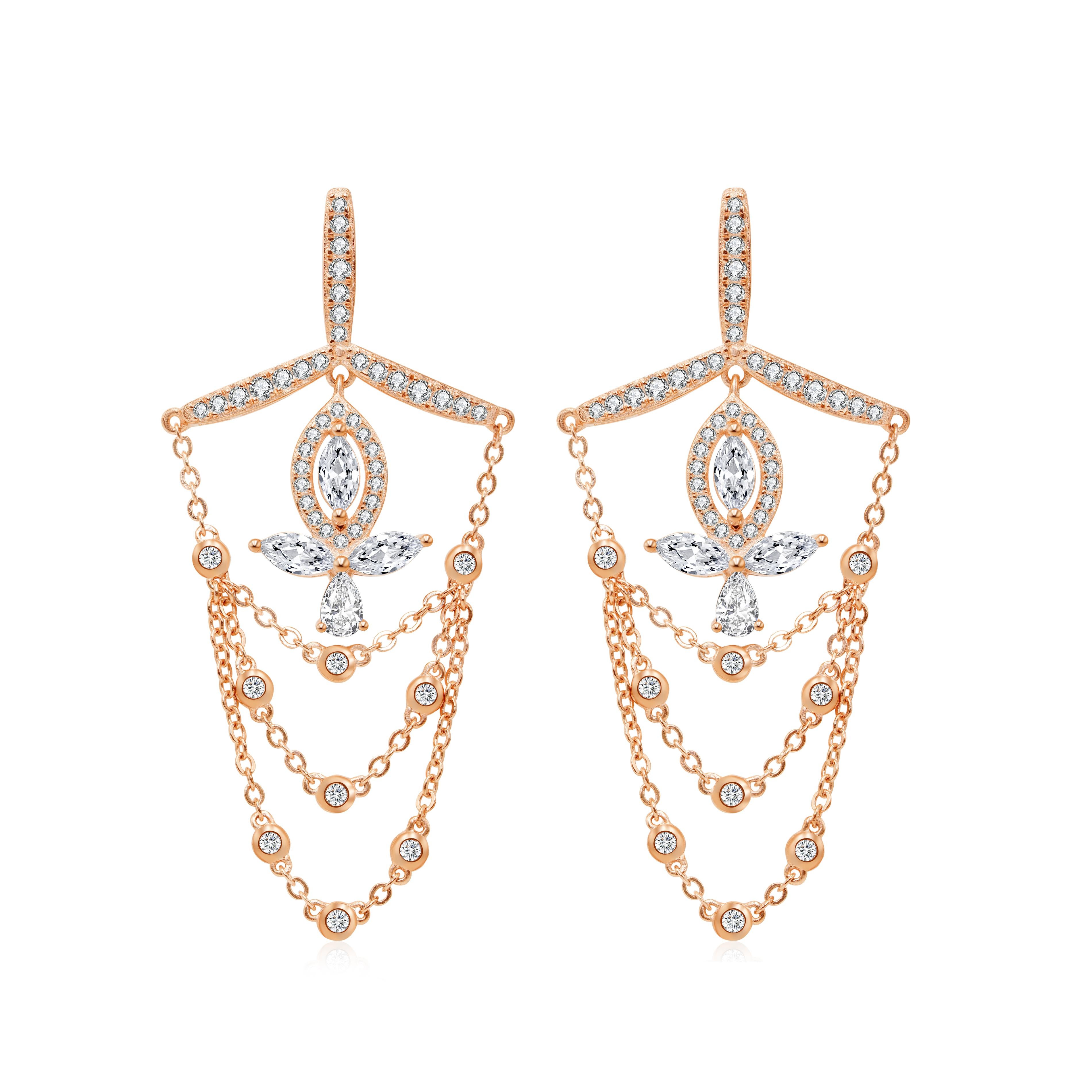 18 Karat White Gold Diamond Grand Leaf Earrings In New Condition For Sale In London, GB