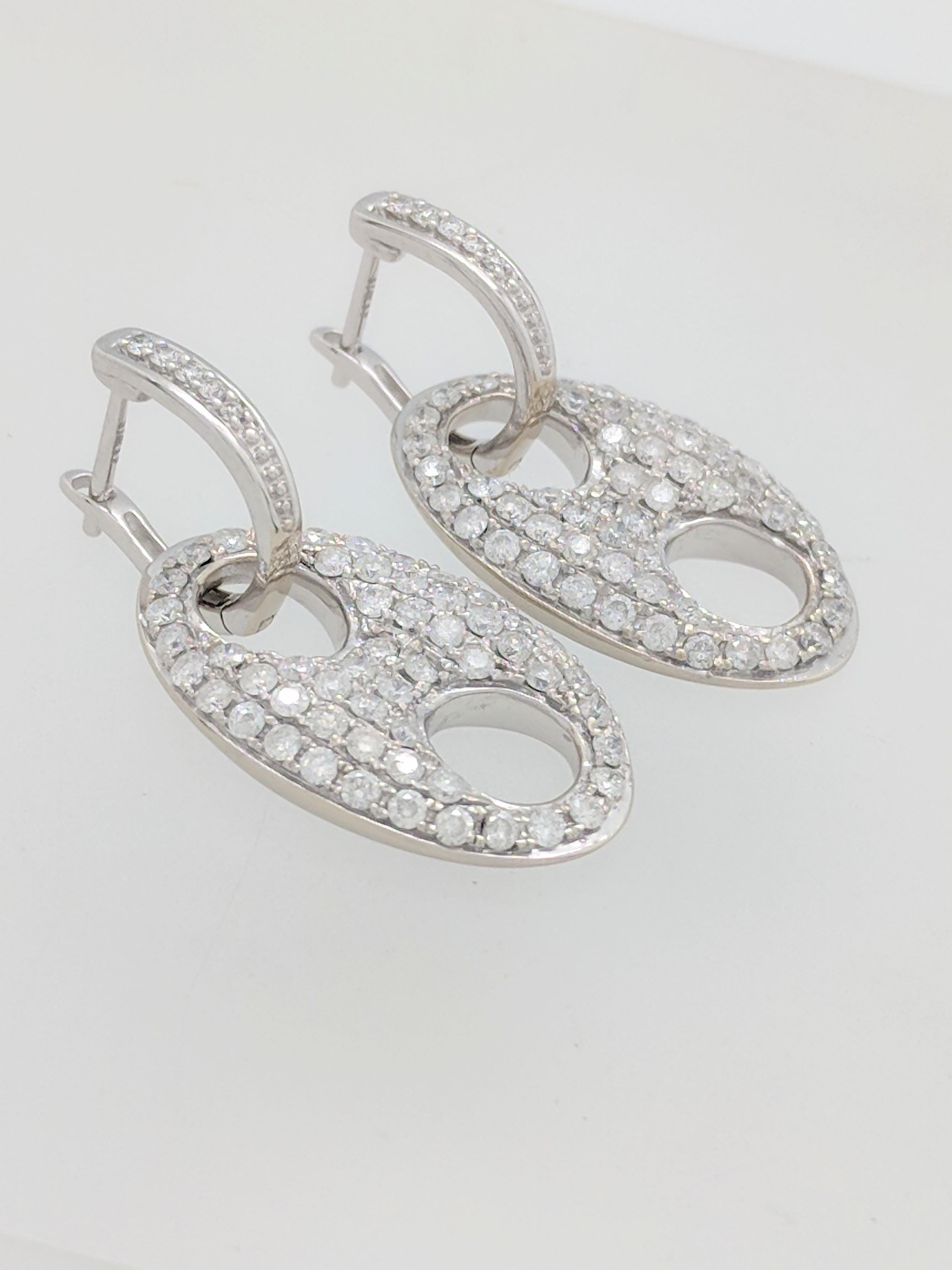 18 Karat White Gold Diamond Gucci Link Earrings im Angebot 1