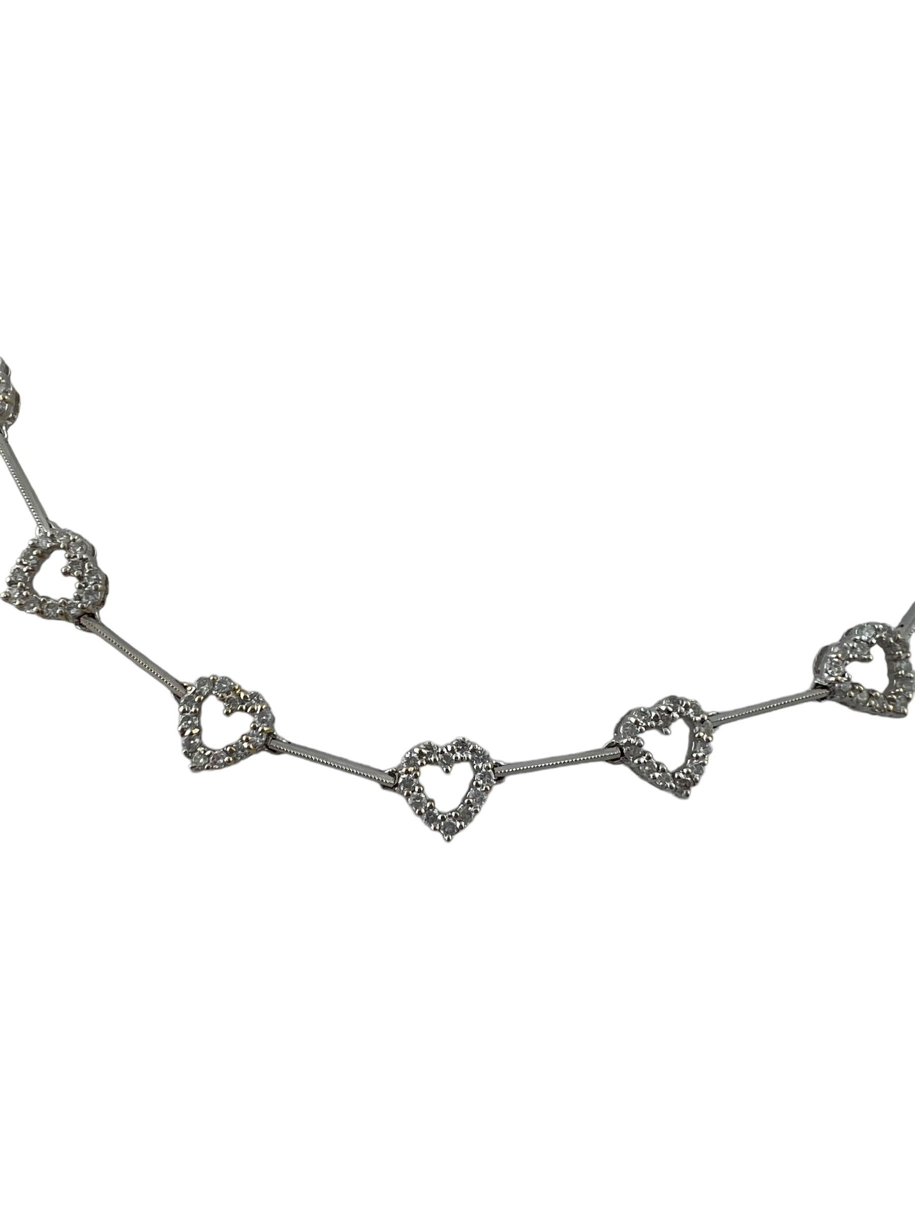 18 Karat White Gold Diamond Heart Necklace In Good Condition For Sale In Washington Depot, CT