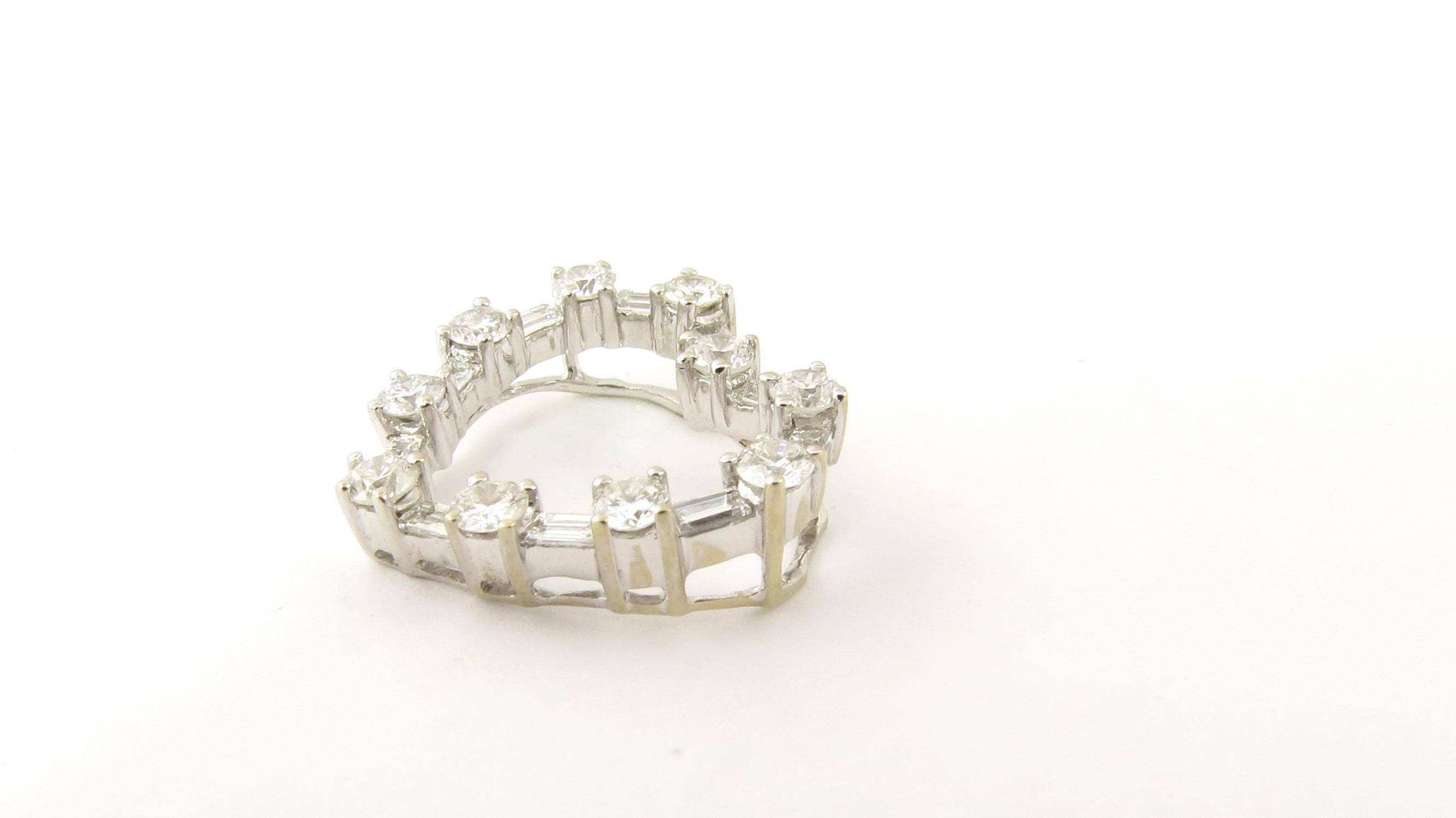 Pendentif cœur en or blanc 18 carats et diamants Pour femmes en vente