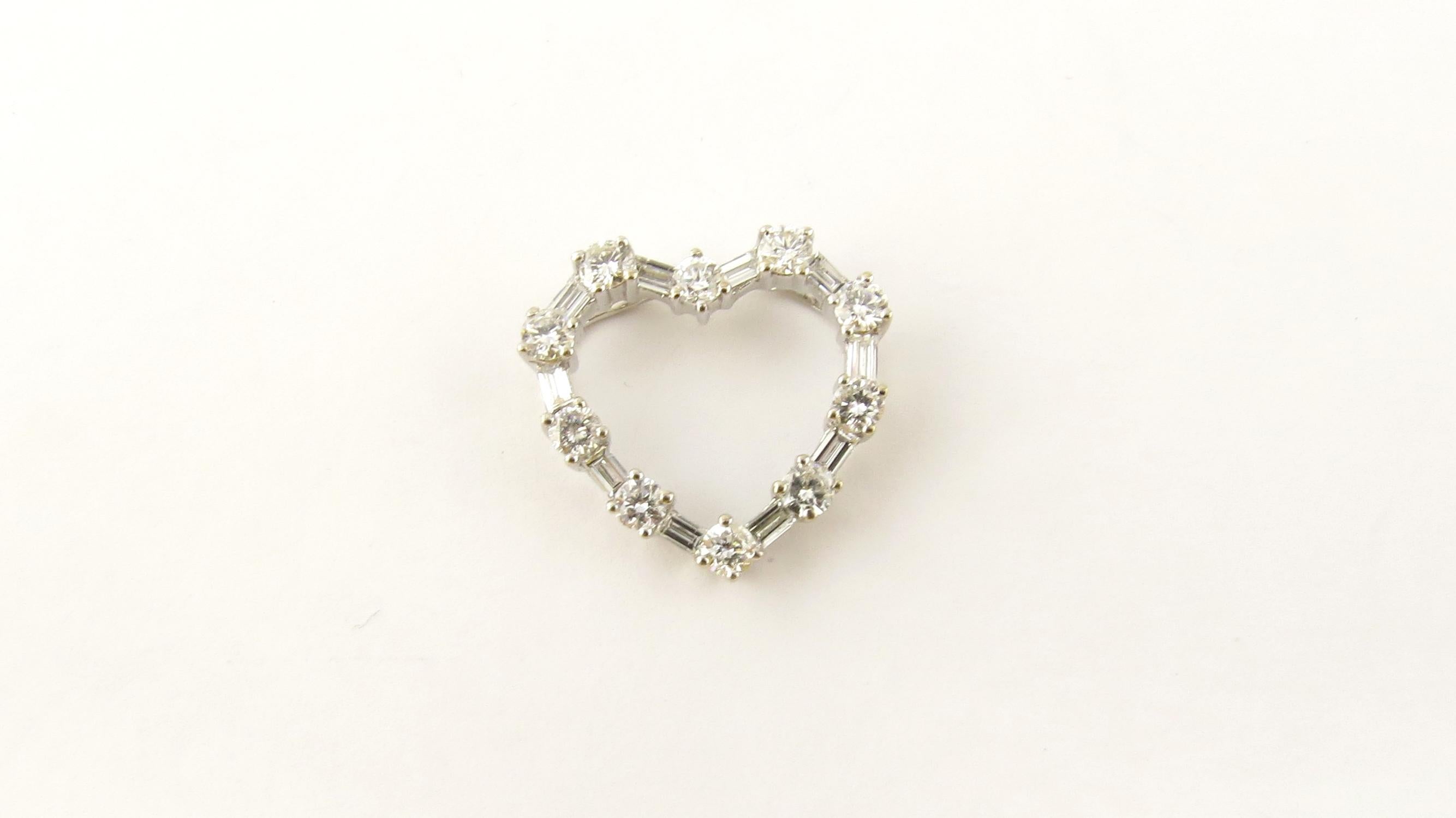 18 Karat White Gold Diamond Heart Pendant For Sale 1
