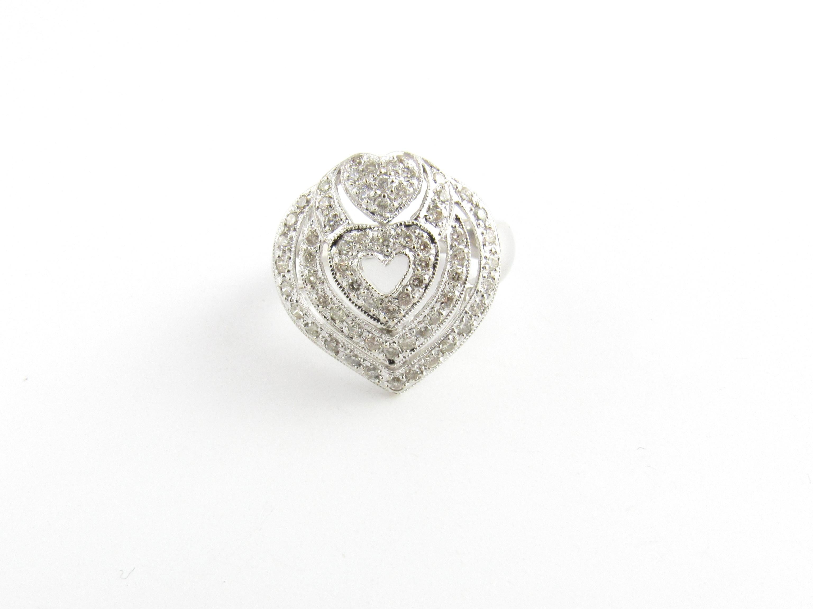18 Karat White Gold Diamond Heart Ring In Good Condition For Sale In Washington Depot, CT