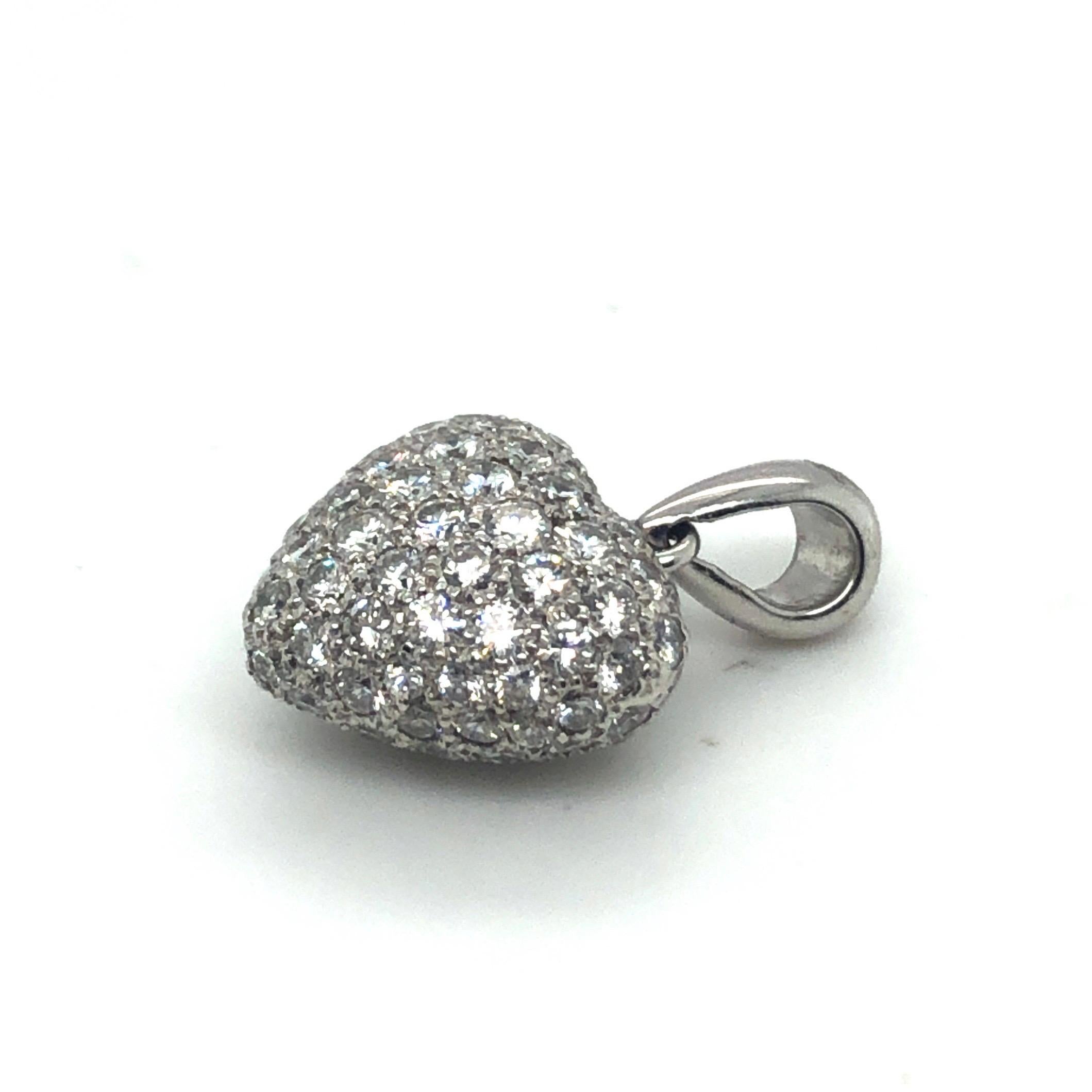 Adorable 18 karat white gold diamond heart-shape pendant/charm.
Crafted in 18 karat white gold and fully pavé-set with 114 brilliant-cut diamonds totalling circa 1.7 carats.
This charm can be added to a fine necklace chain or to a charm bracelet. It