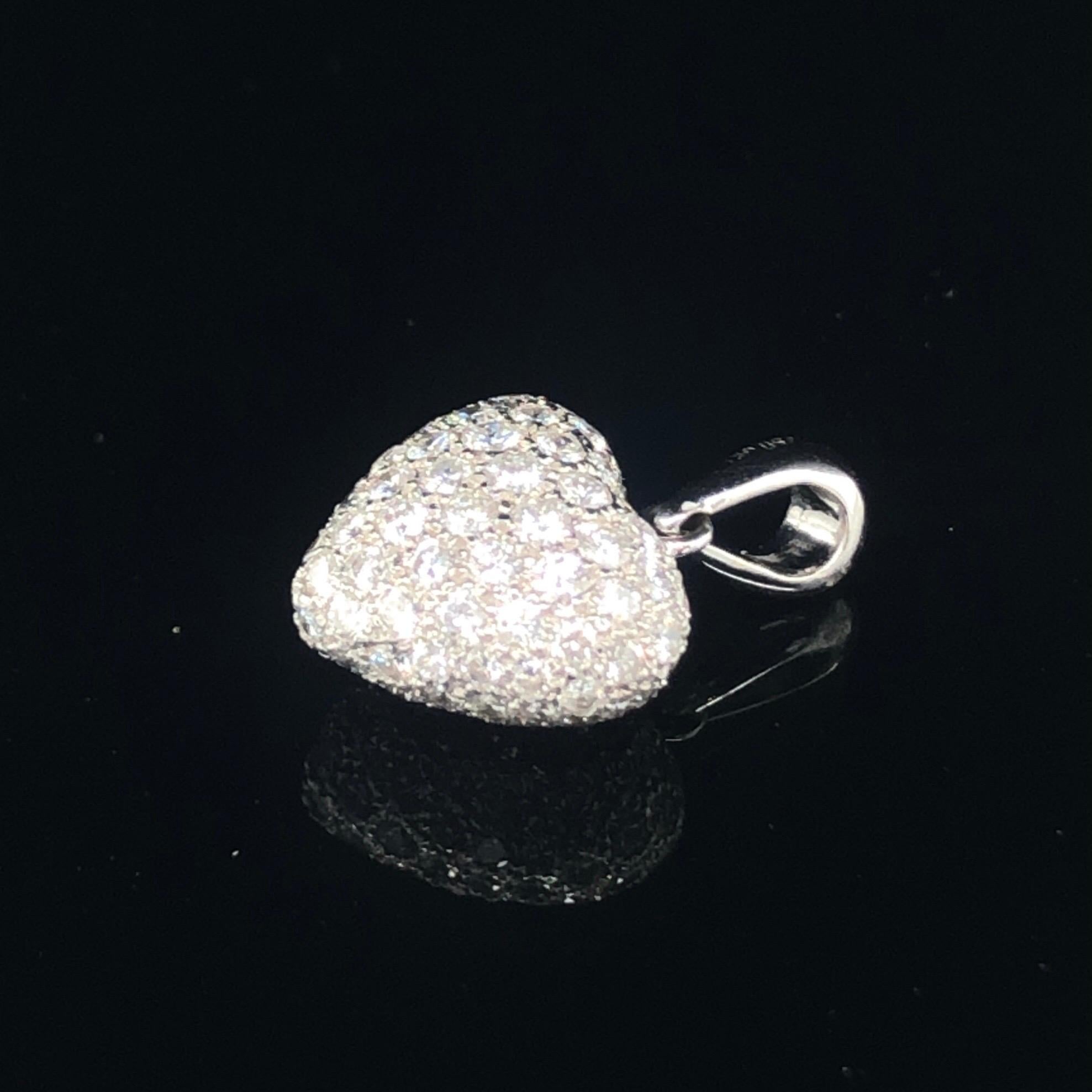 Contemporary 18 Karat White Gold Diamond Heart-Shape Pendant/Charm