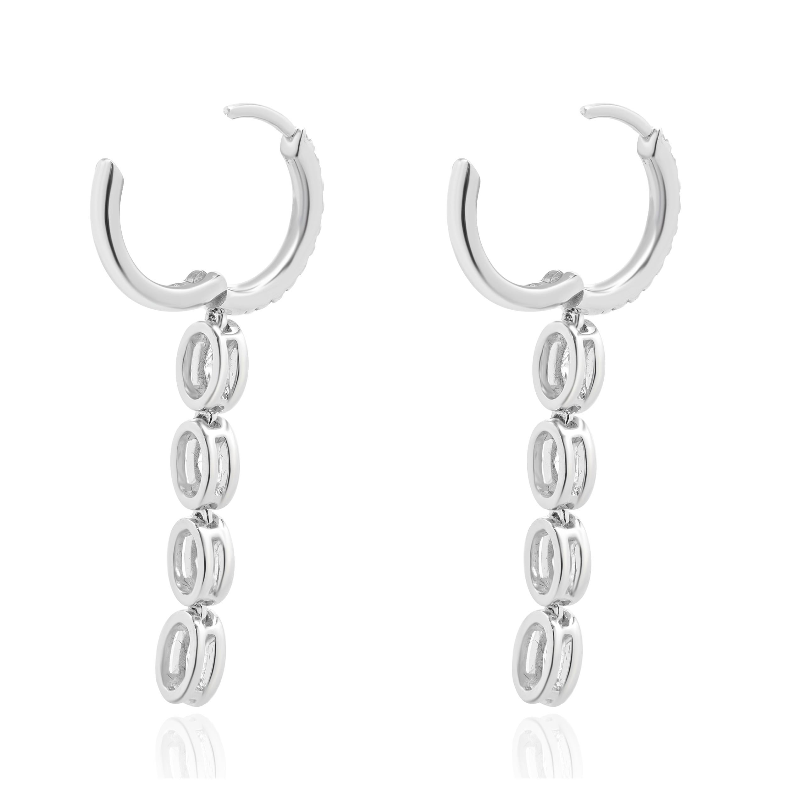 Orecchini a pendente con diamante in oro bianco 18 carati In condizioni ottime in vendita a Scottsdale, AZ