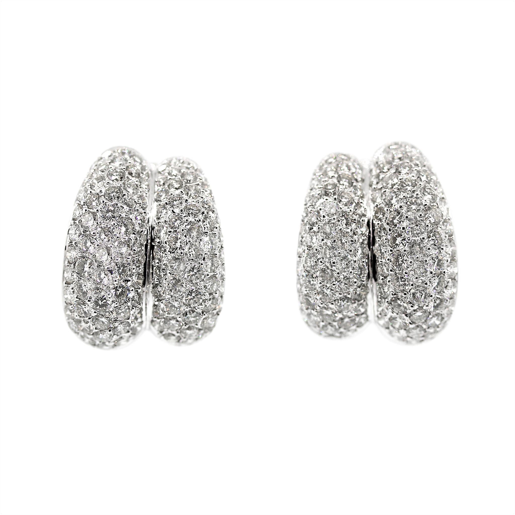 18 karat White Gold Diamond Huggie Earrings In Good Condition In New York, NY