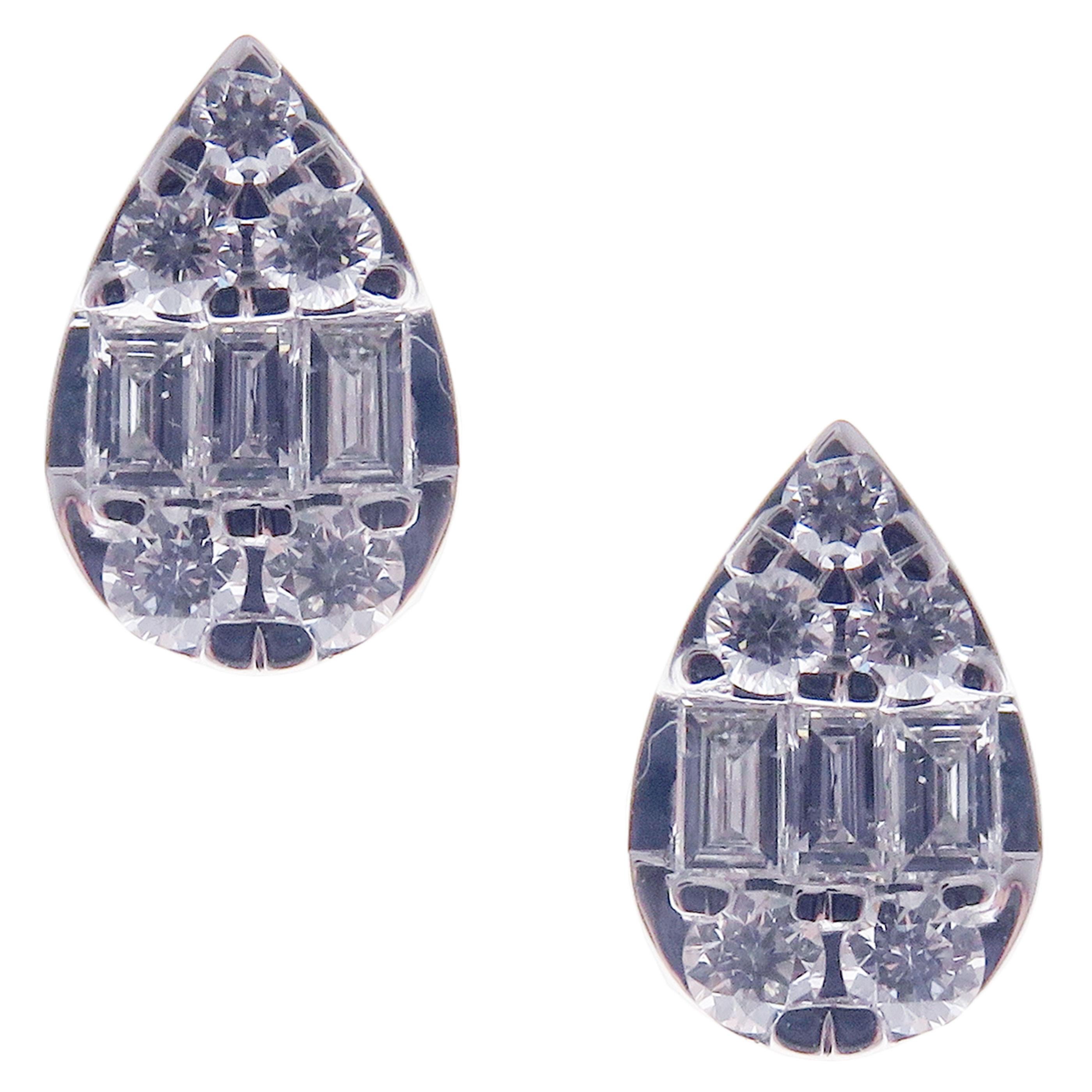 This round and baguette combination diamond illusion pear-shape stud earring is crafted in 18-karat white gold, featuring 10 round white diamonds totaling of 0.17 carats and 6 baguette white diamonds totaling of 0.15 carats.
Approximate total weight