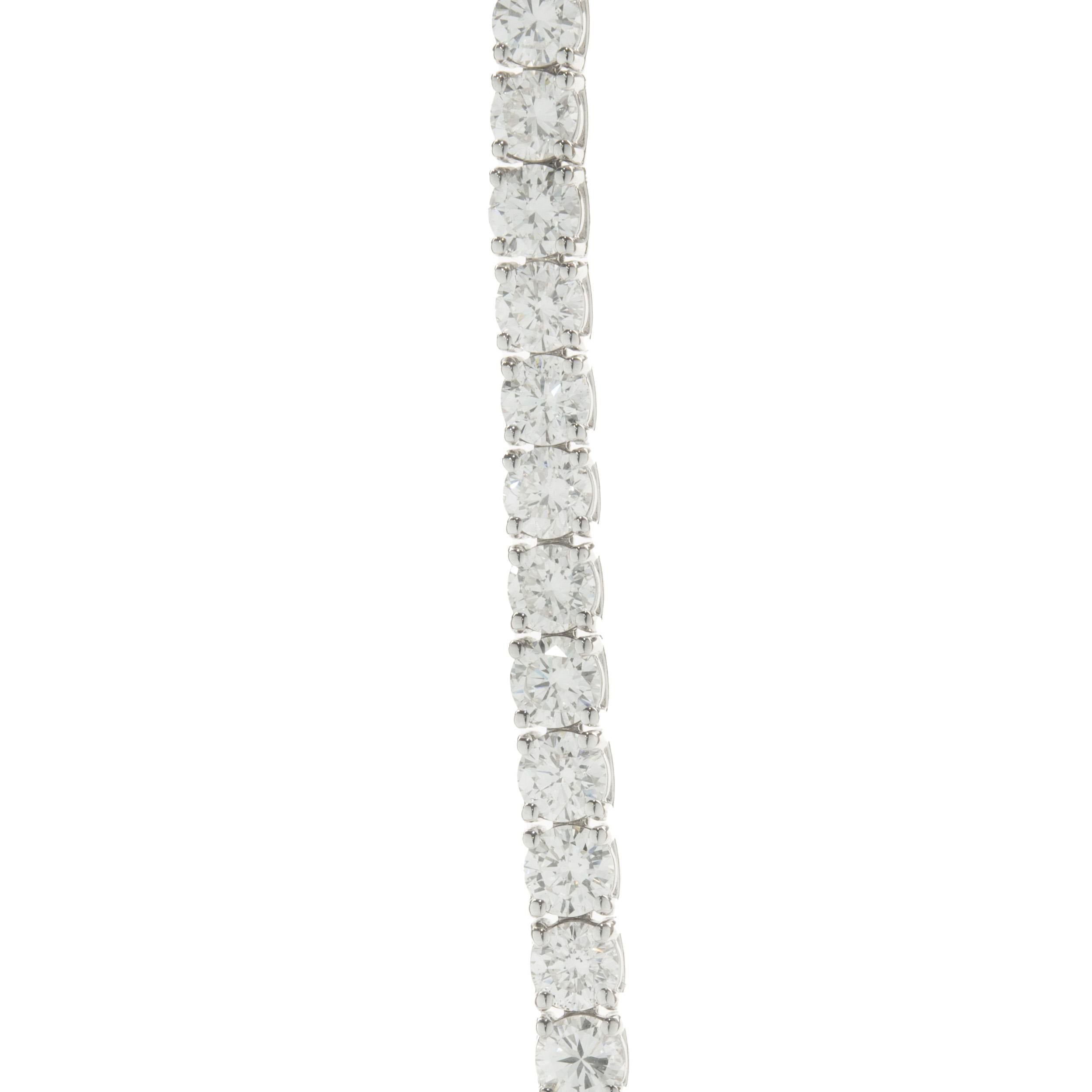18 Karat White Gold Diamond Inline Tennis Bracelet In Excellent Condition For Sale In Scottsdale, AZ