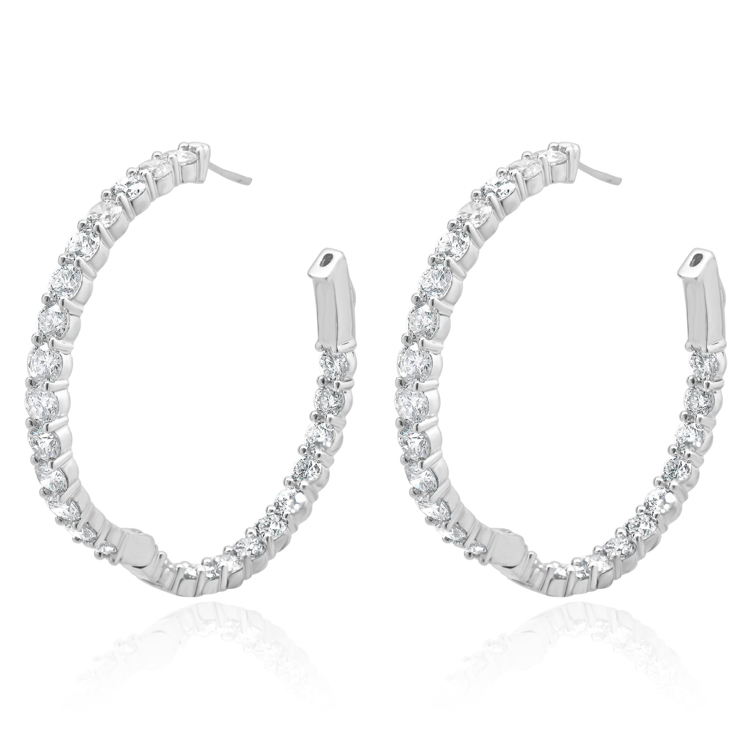Orecchini a cerchio in oro bianco 18 carati con diamante interno ed esterno In condizioni ottime in vendita a Scottsdale, AZ