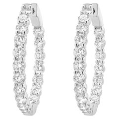 Boucles d
oreilles cerceau en or blanc 18 carats avec diamants à l
intérieur et extérieur