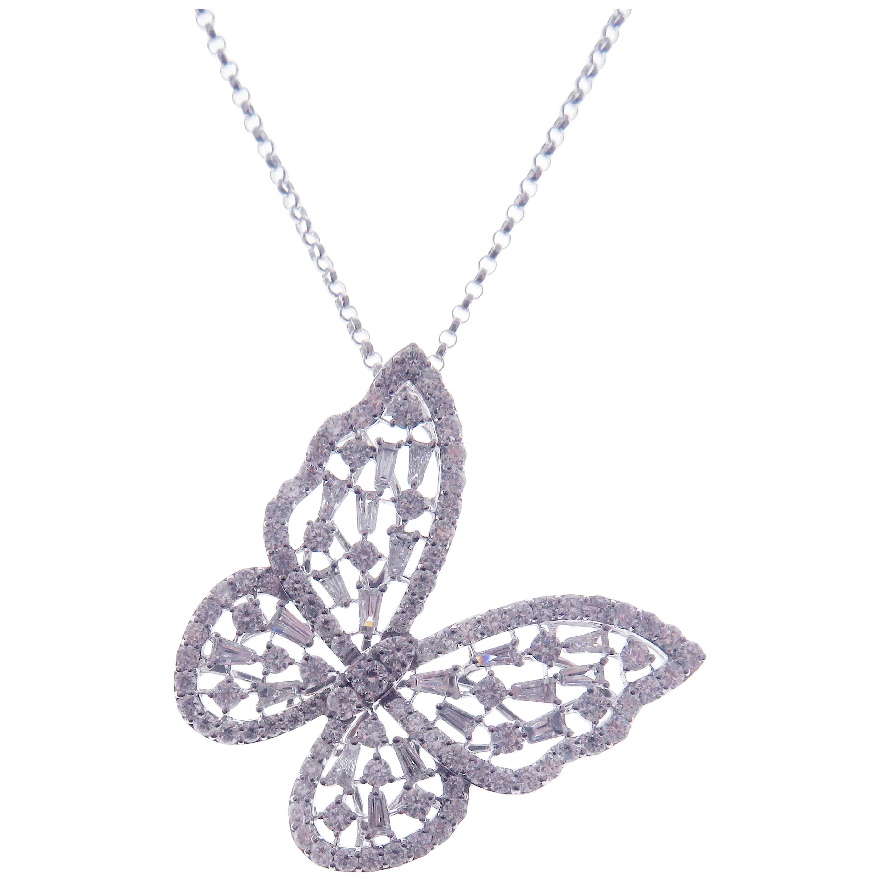 This large butterfly necklace is crafted in 18-karat white gold, featuring 101 round white diamonds totaling of 2.90 carats and 20 baguette white diamonds totaling of 0.96 carats.
You could wear two different positions, straight or