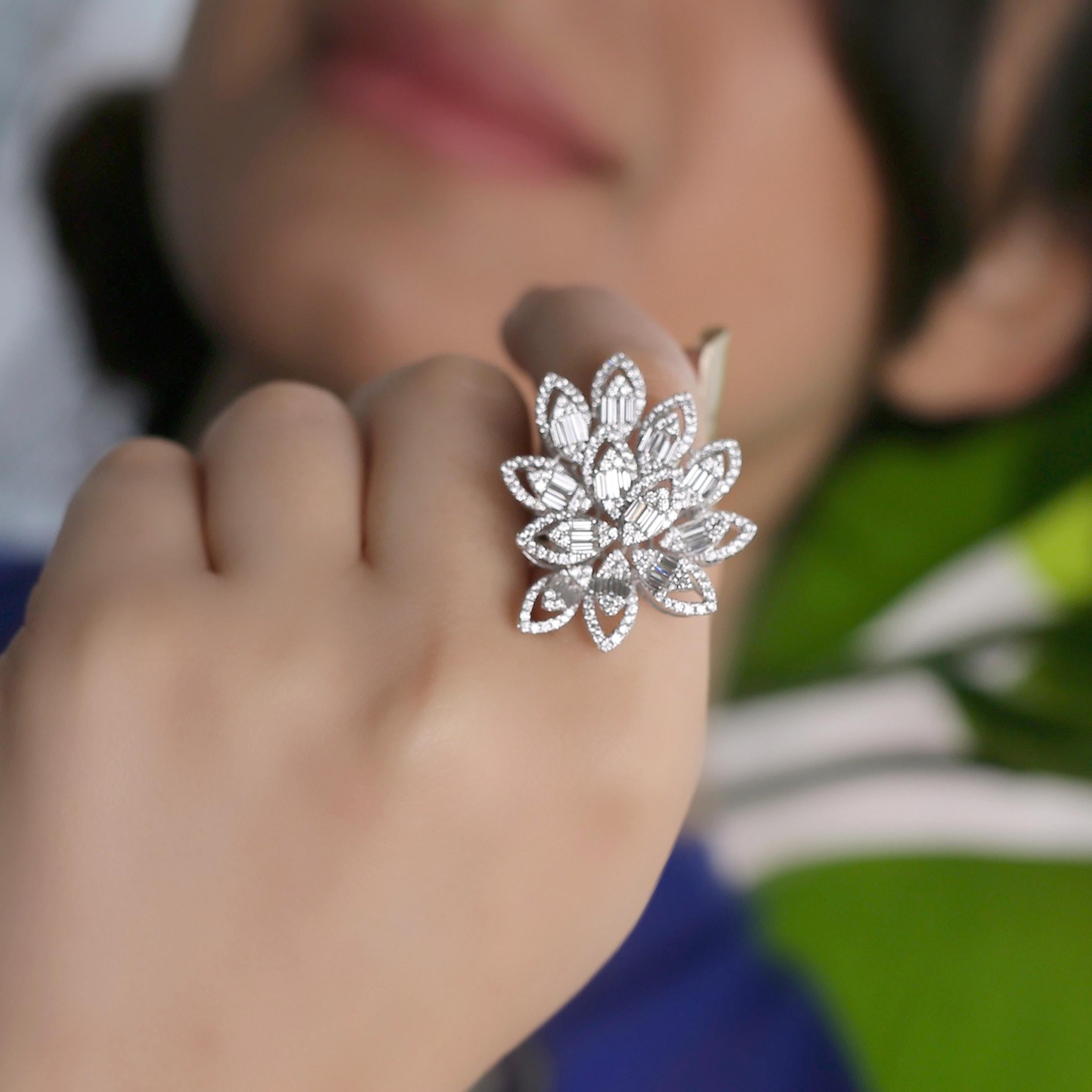 18 Karat White Gold Diamond Large Flower Leaf Motif Baguette Fancy Ring In New Condition For Sale In Los Angeles, CA