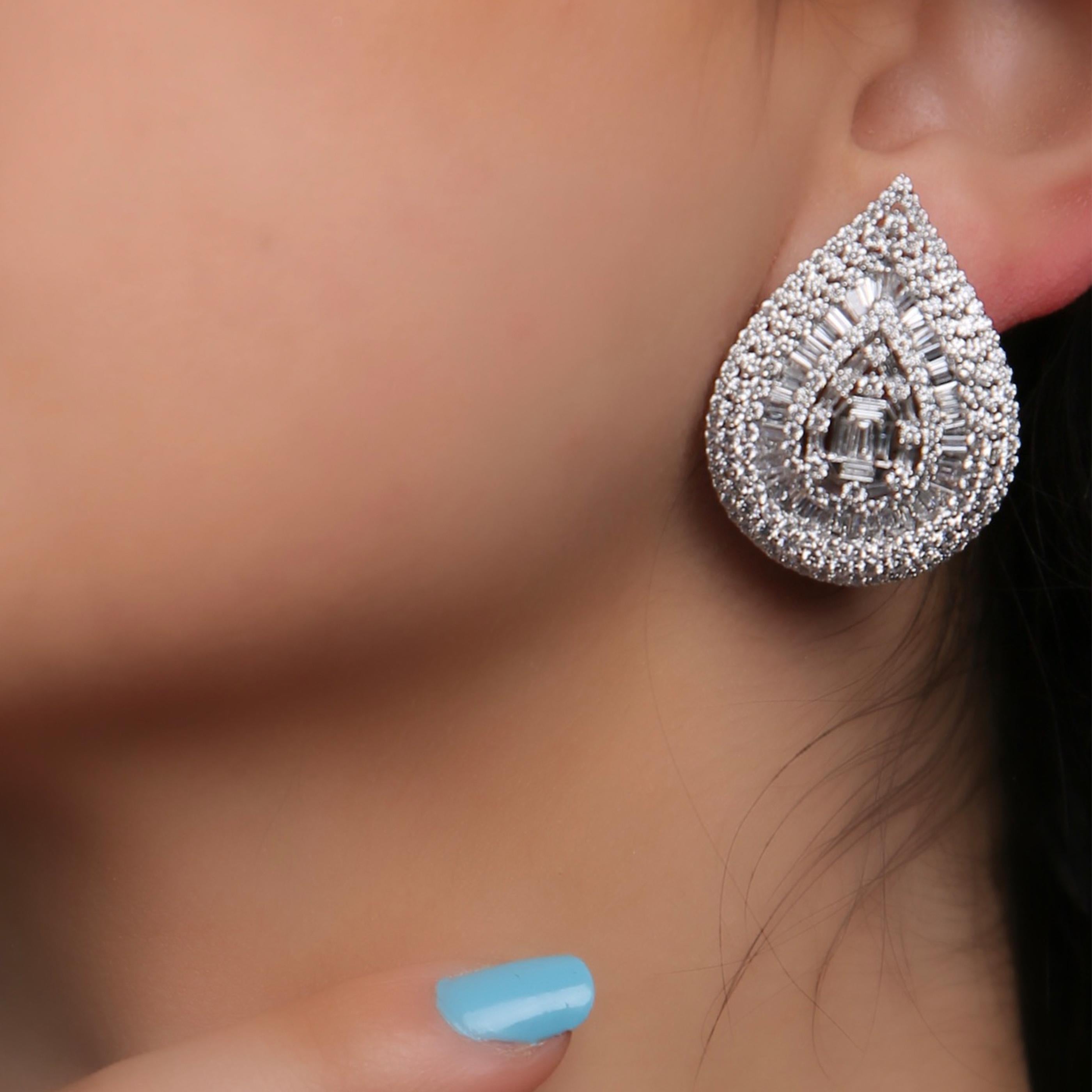 18 Karat White Gold Diamond Large Solid Pear Baguette Stud Earring In New Condition For Sale In Los Angeles, CA