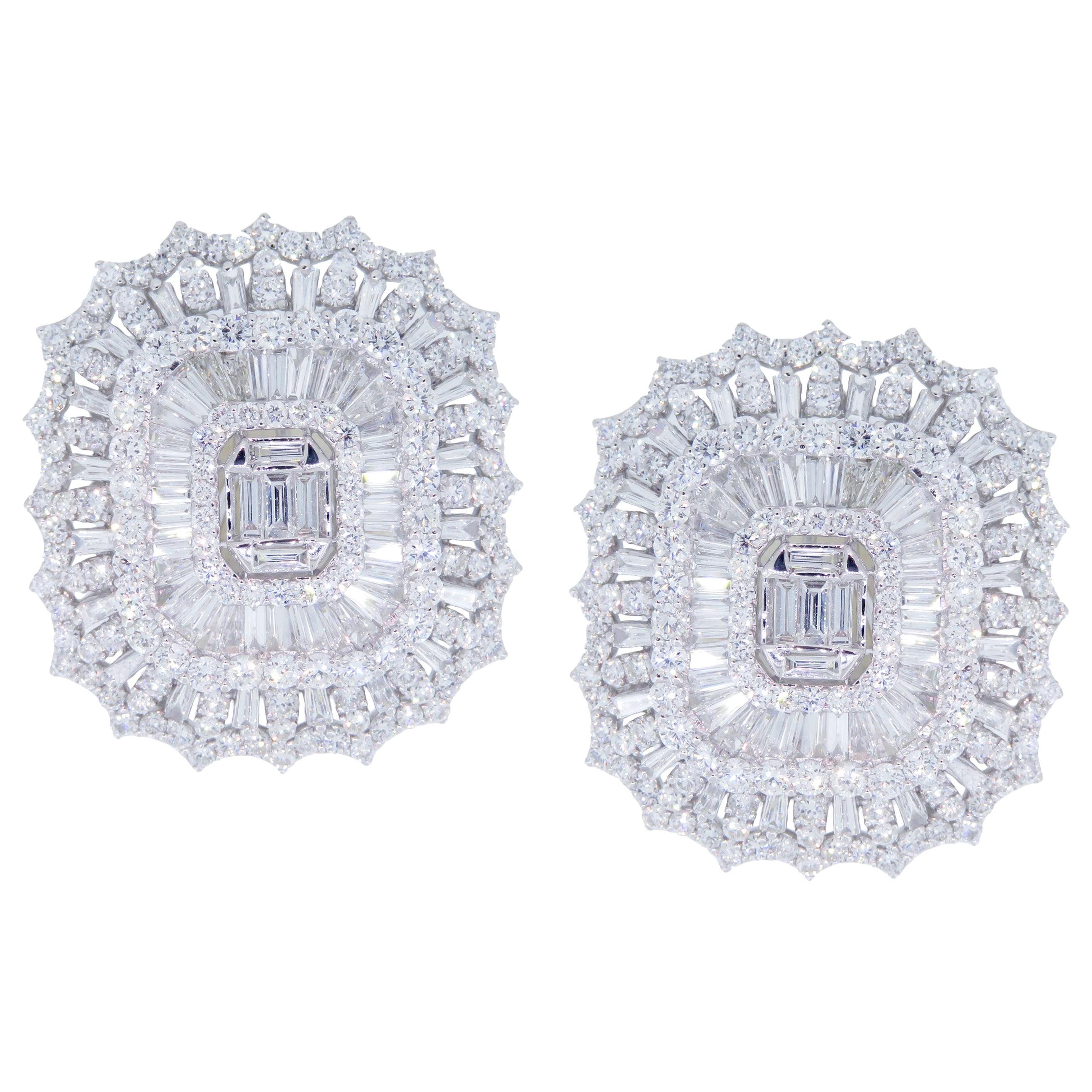 18 Karat White Gold Diamond Large Spiky Rectangular Baguette Stud Earring For Sale