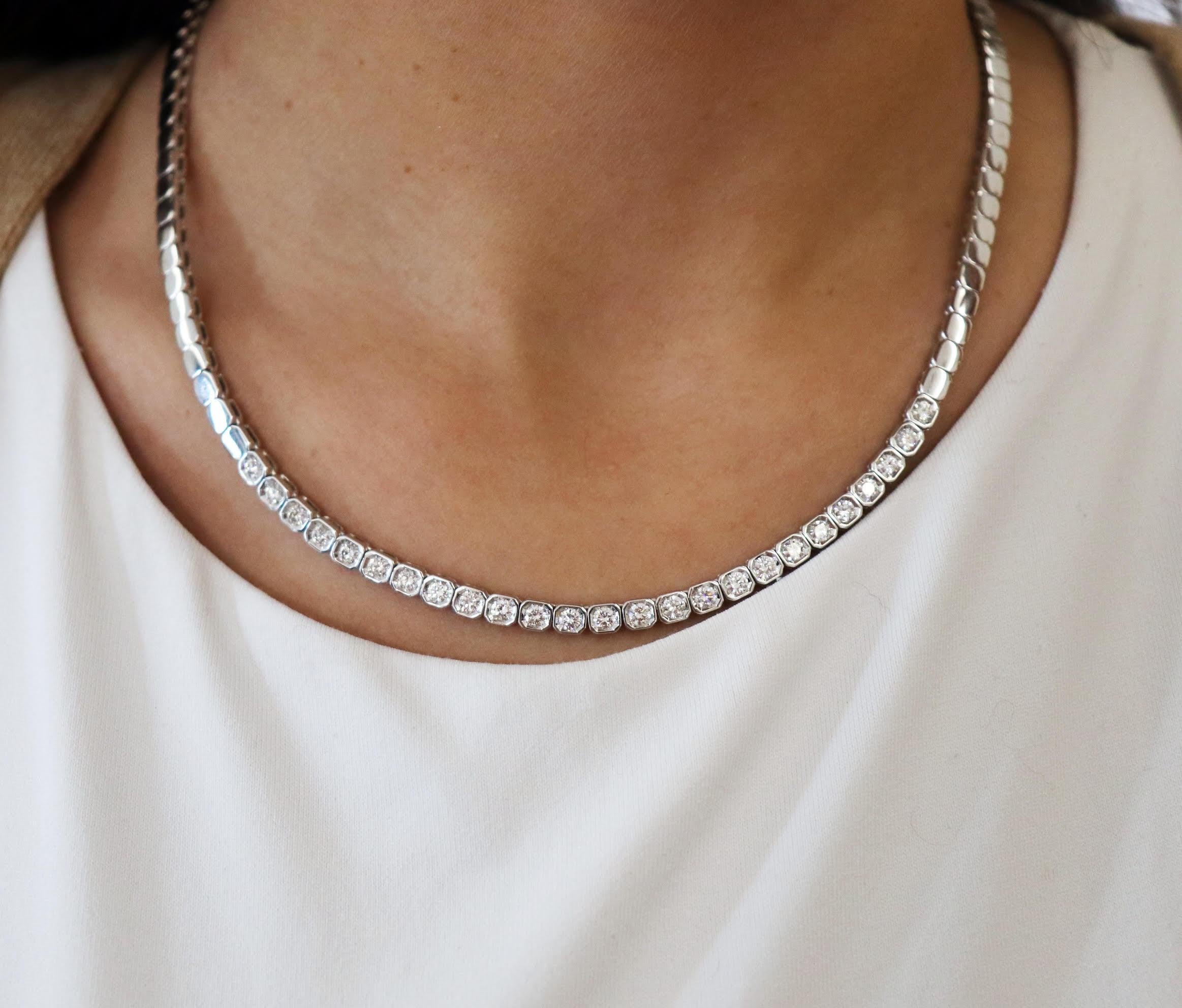Round Cut 18 Karat White Gold Diamond Link Necklace For Sale