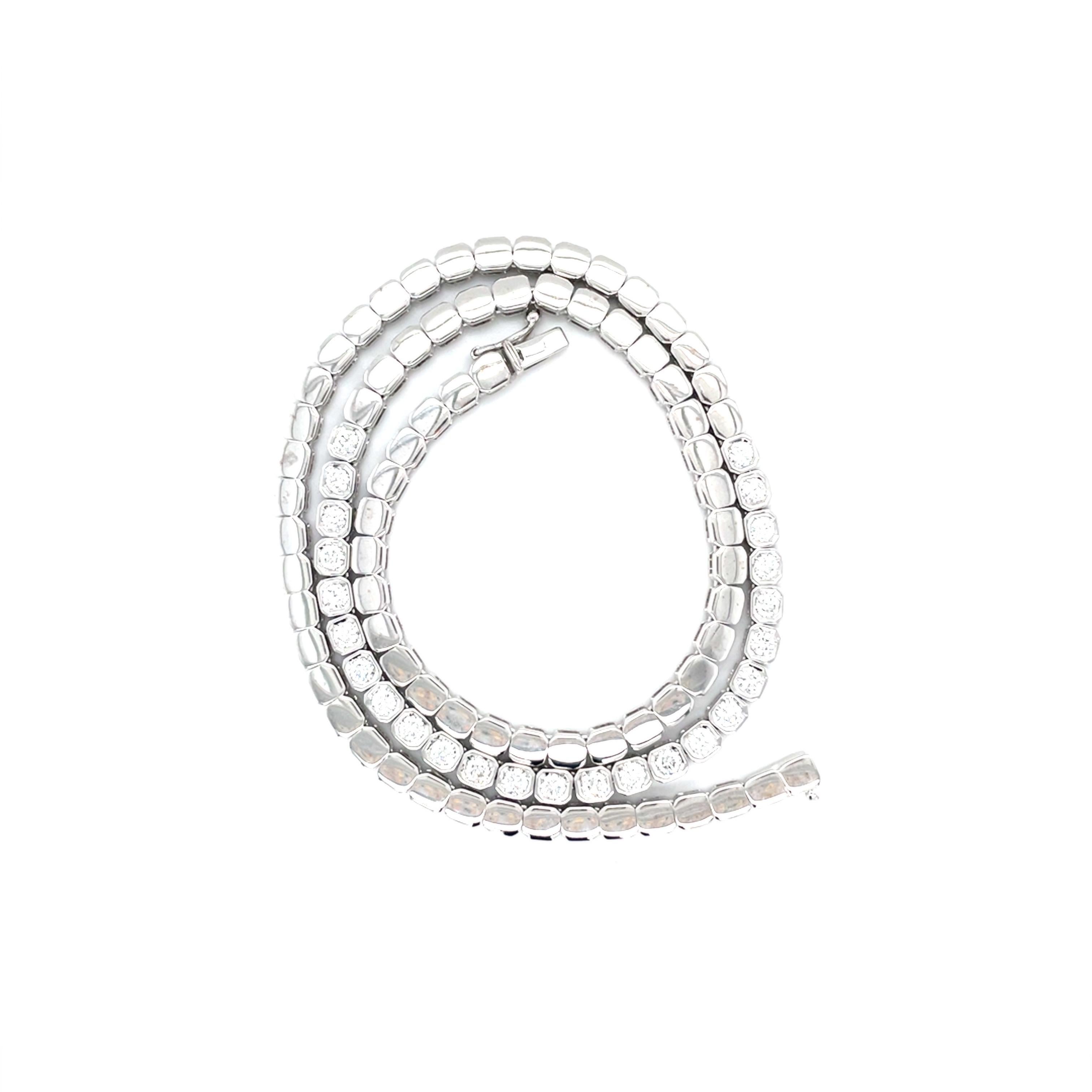 18 Karat White Gold Diamond Link Necklace For Sale 2
