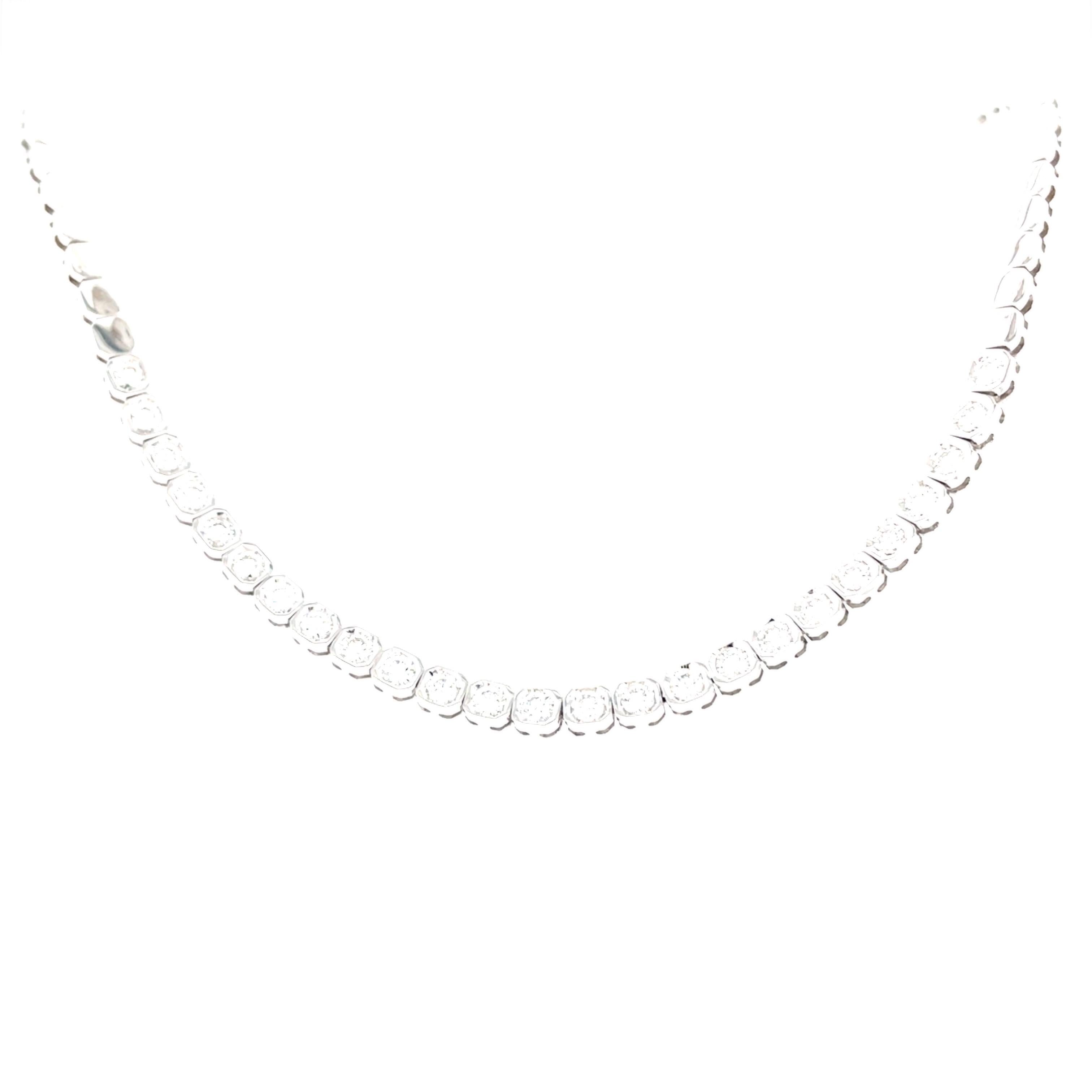 18 Karat White Gold Diamond Link Necklace For Sale 3